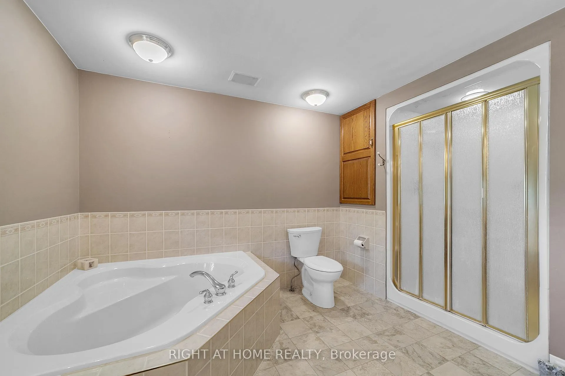 Photo 29 of 16 Nelles Boulevard, Grimsby, Grimsby West — HOMEH