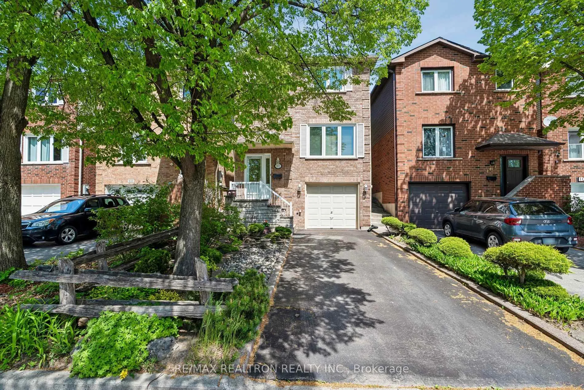 Photo 3 of 102 Swinton Crescent, Vaughan, Lakeview Estates — HOMEH