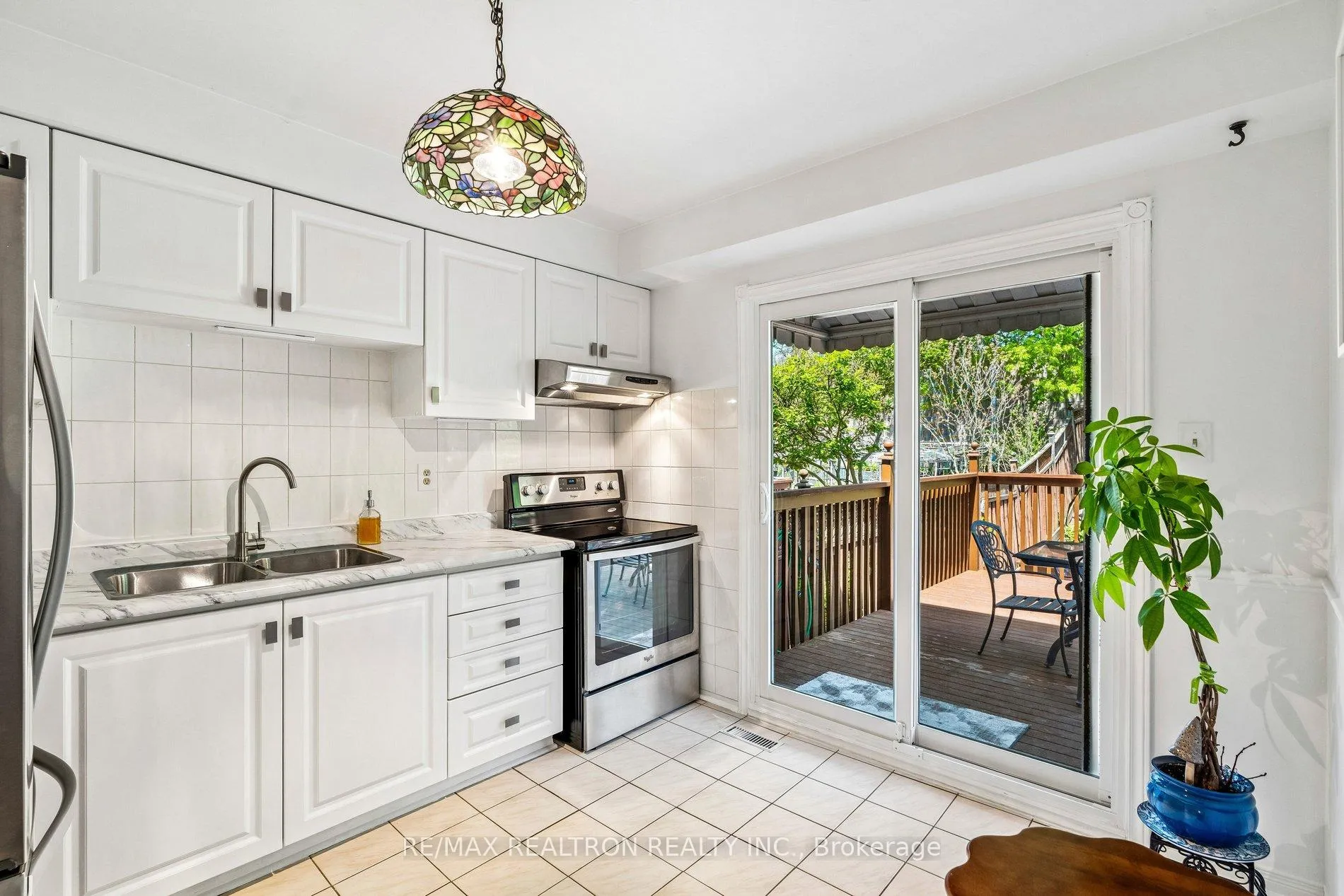 Photo 15 of 102 Swinton Crescent, Vaughan, Lakeview Estates — HOMEH