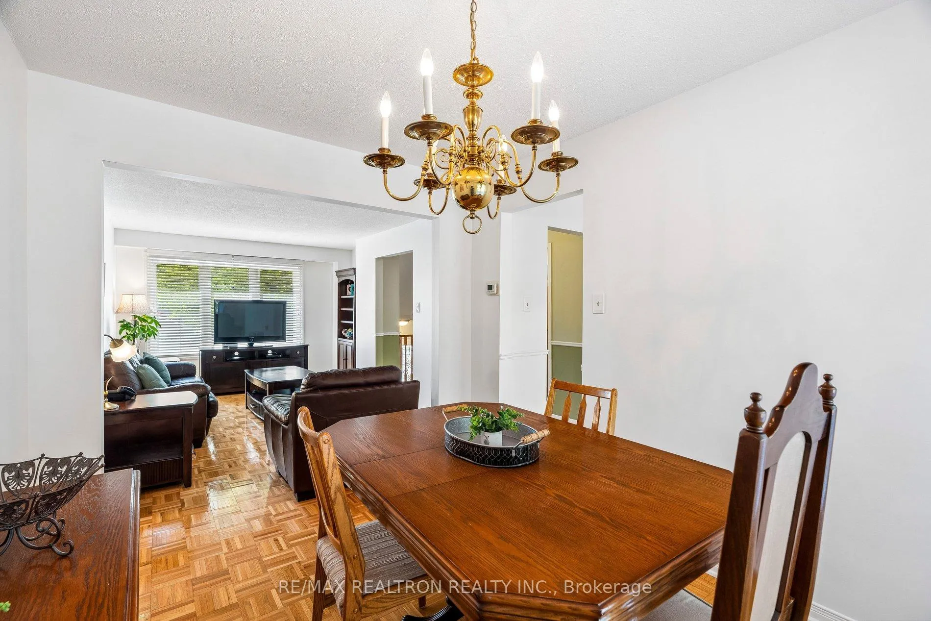 Photo 20 of 102 Swinton Crescent, Vaughan, Lakeview Estates — HOMEH