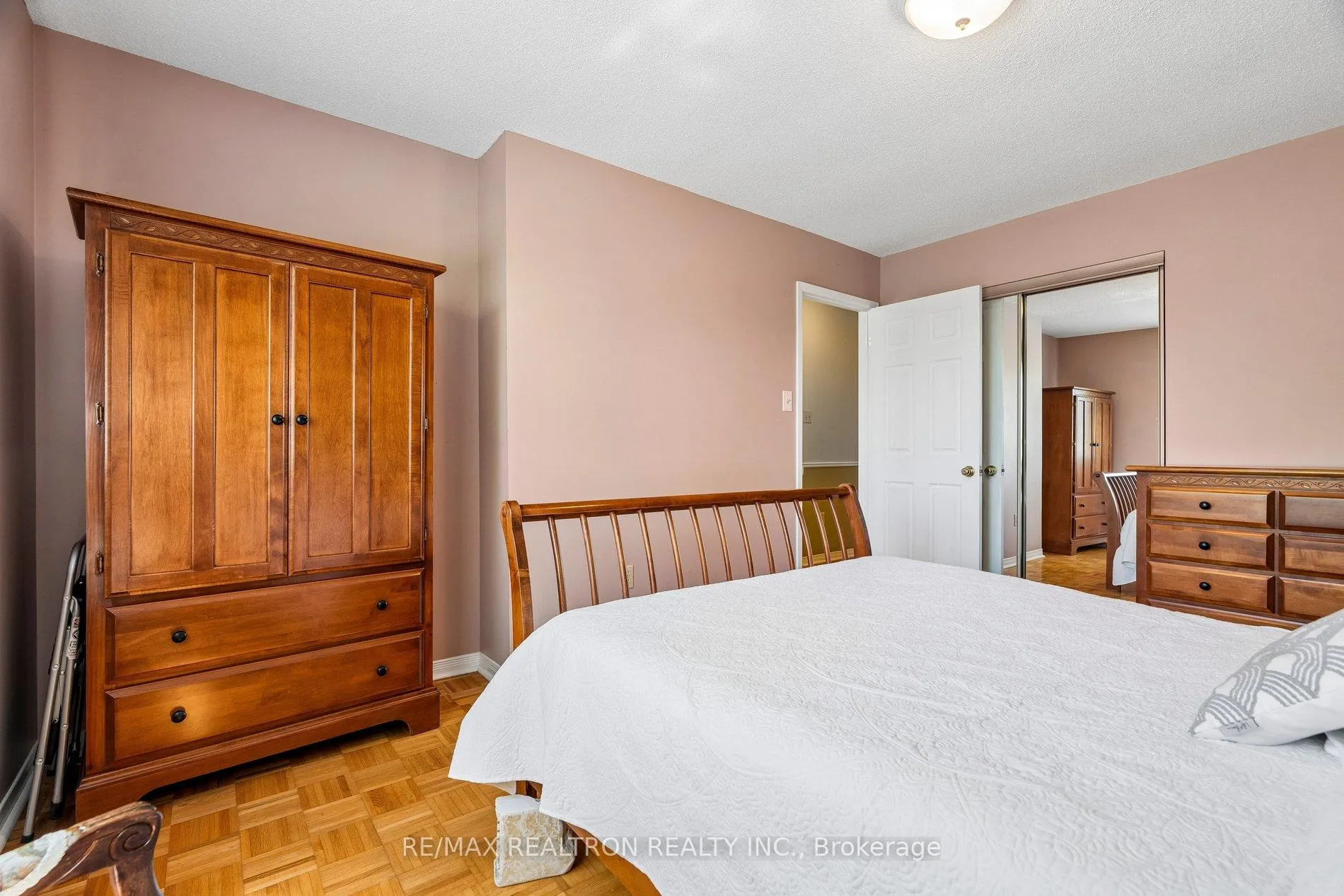 Photo 27 of 102 Swinton Crescent, Vaughan, Lakeview Estates — HOMEH