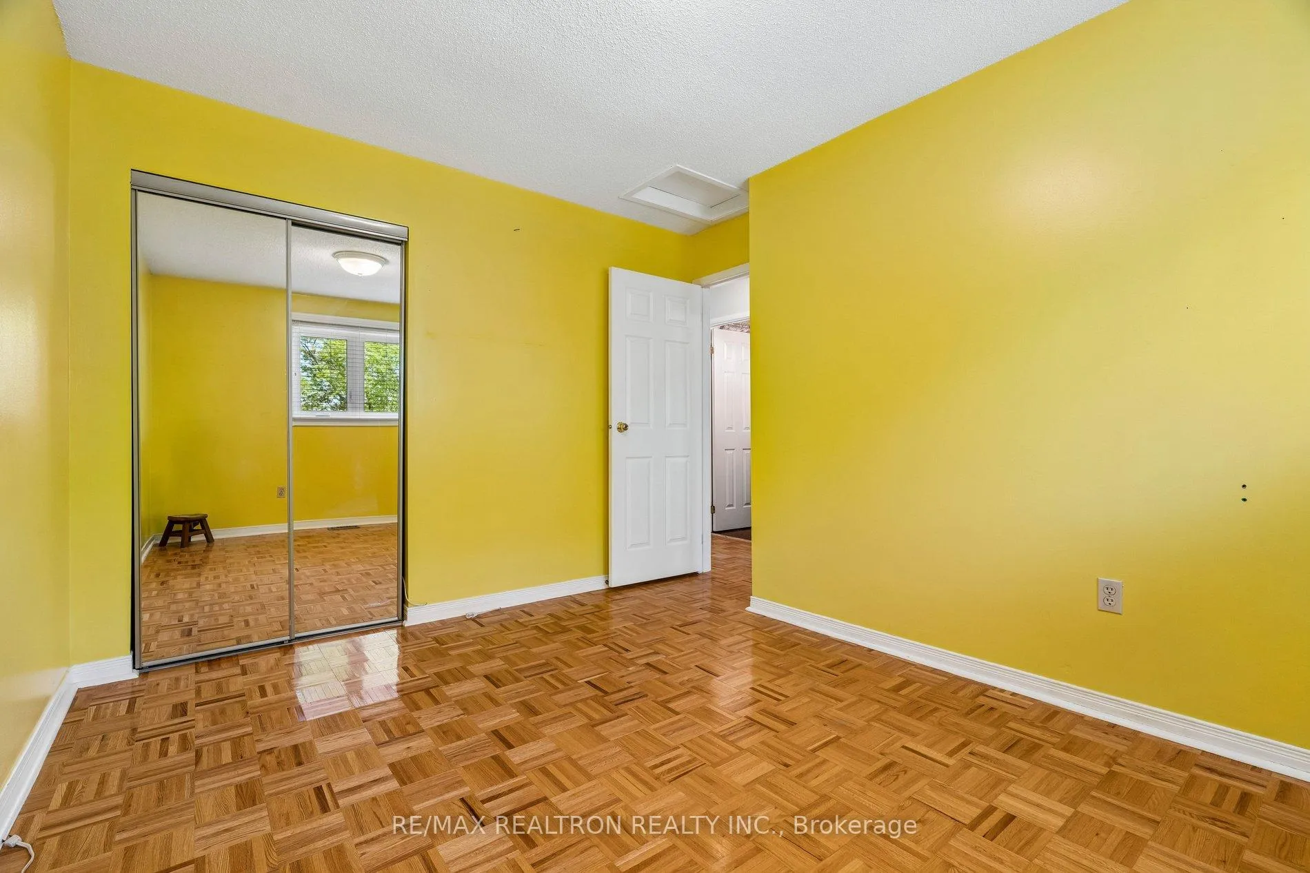 Photo 29 of 102 Swinton Crescent, Vaughan, Lakeview Estates — HOMEH