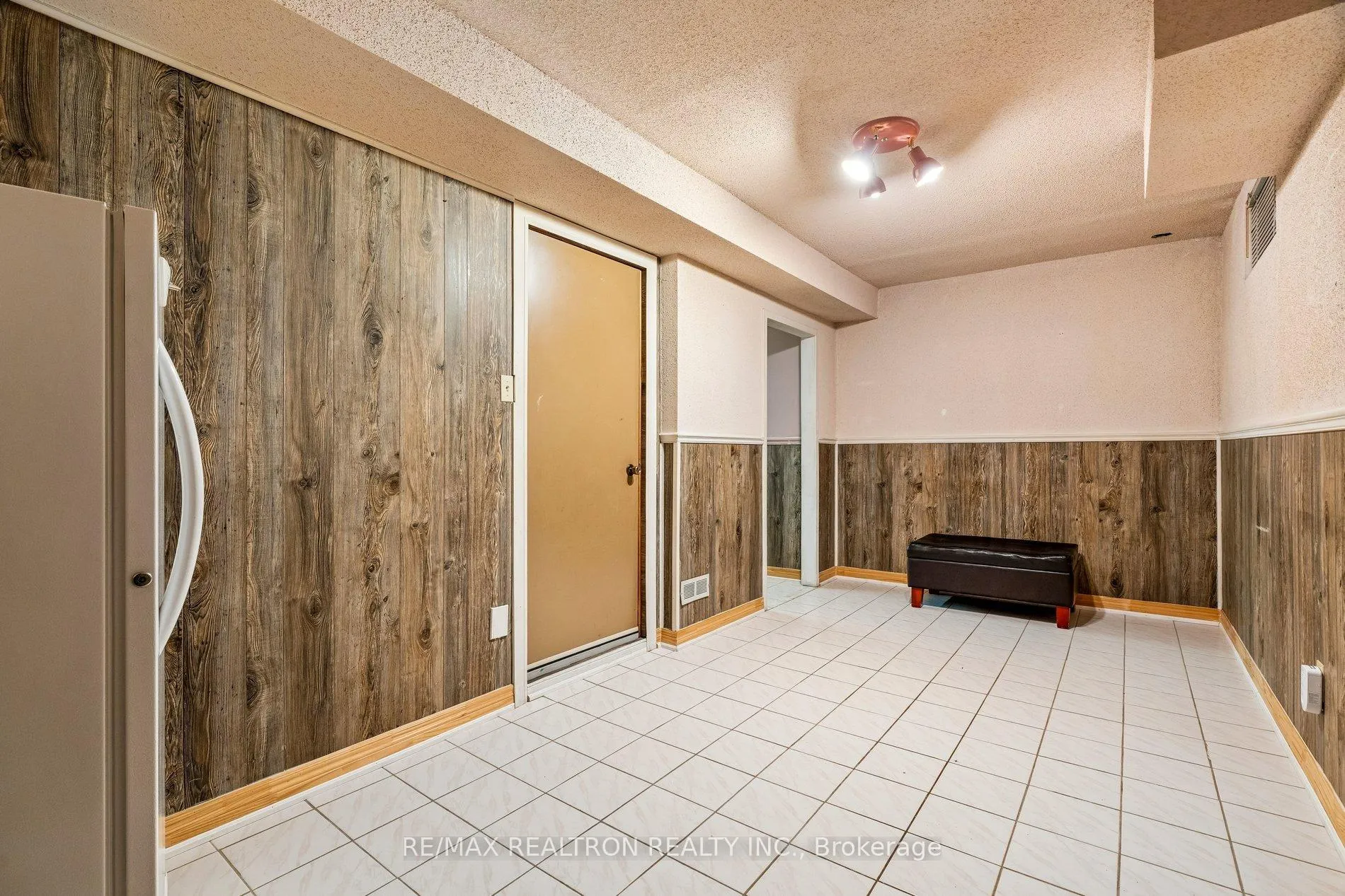 Photo 33 of 102 Swinton Crescent, Vaughan, Lakeview Estates — HOMEH
