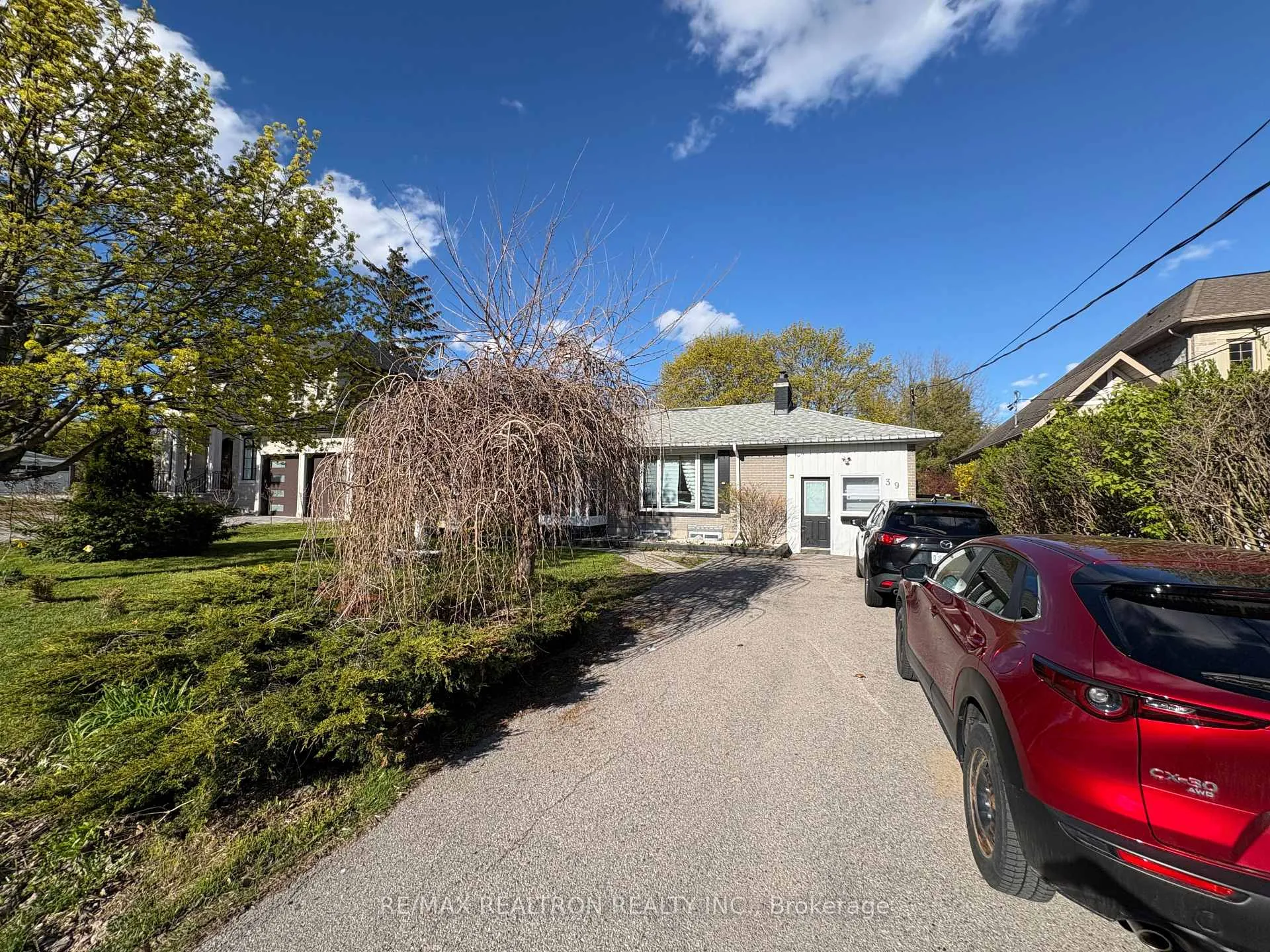 Photo 2 of 39 Hawkridge Avenue, Markham, Bullock — HOMEH