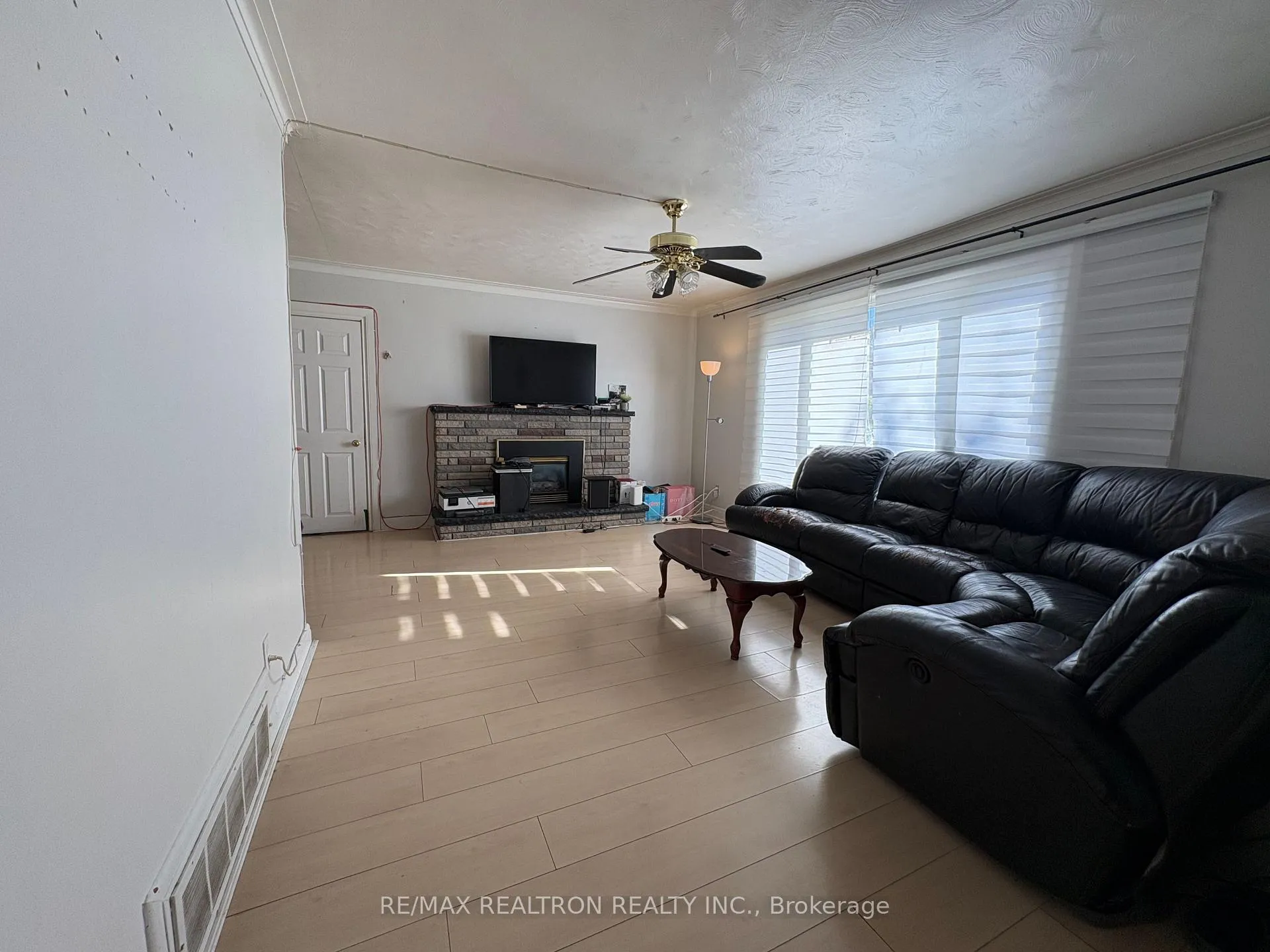 Photo 4 of 39 Hawkridge Avenue, Markham, Bullock — HOMEH