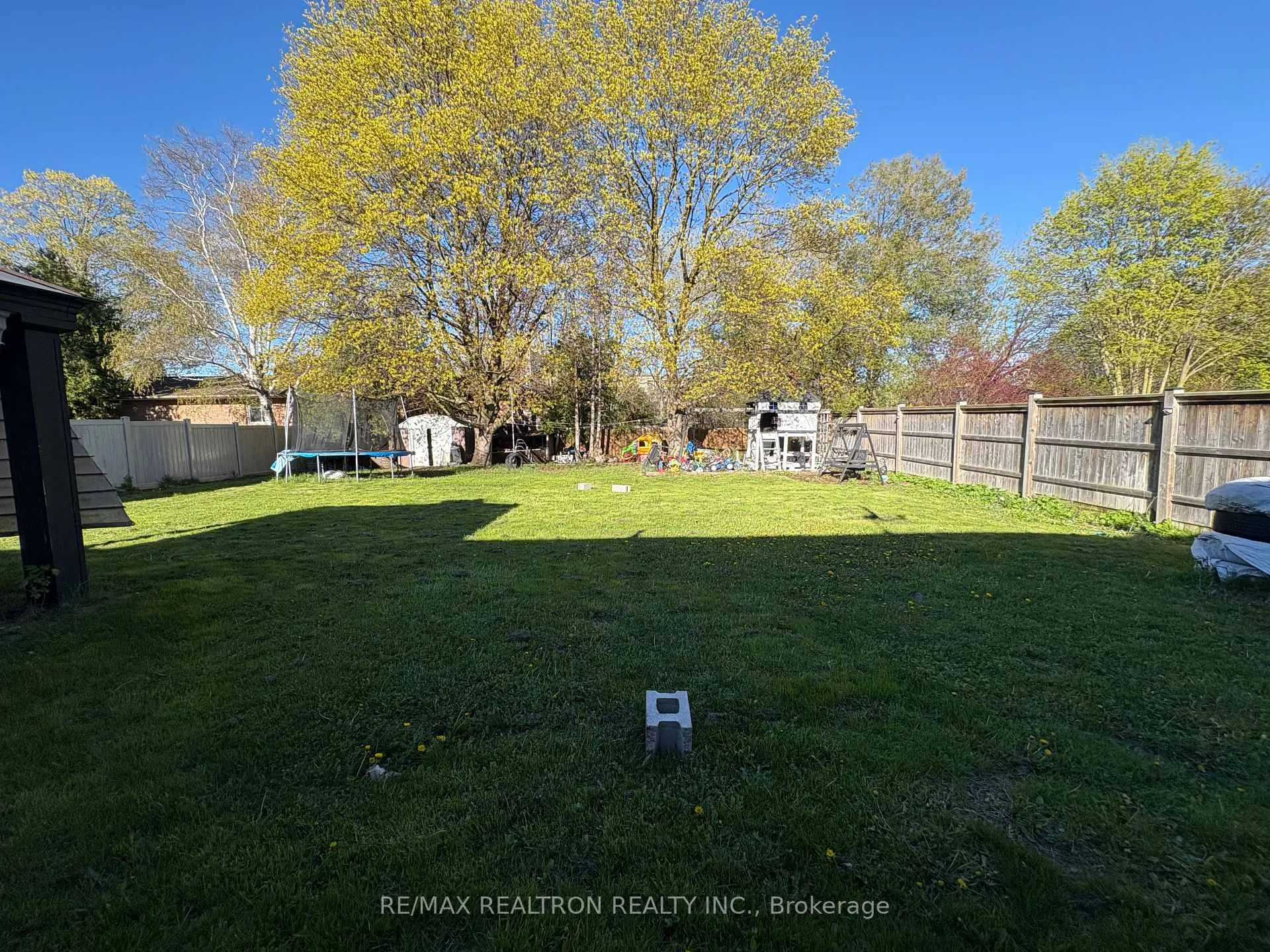 Photo 5 of 39 Hawkridge Avenue, Markham, Bullock — HOMEH