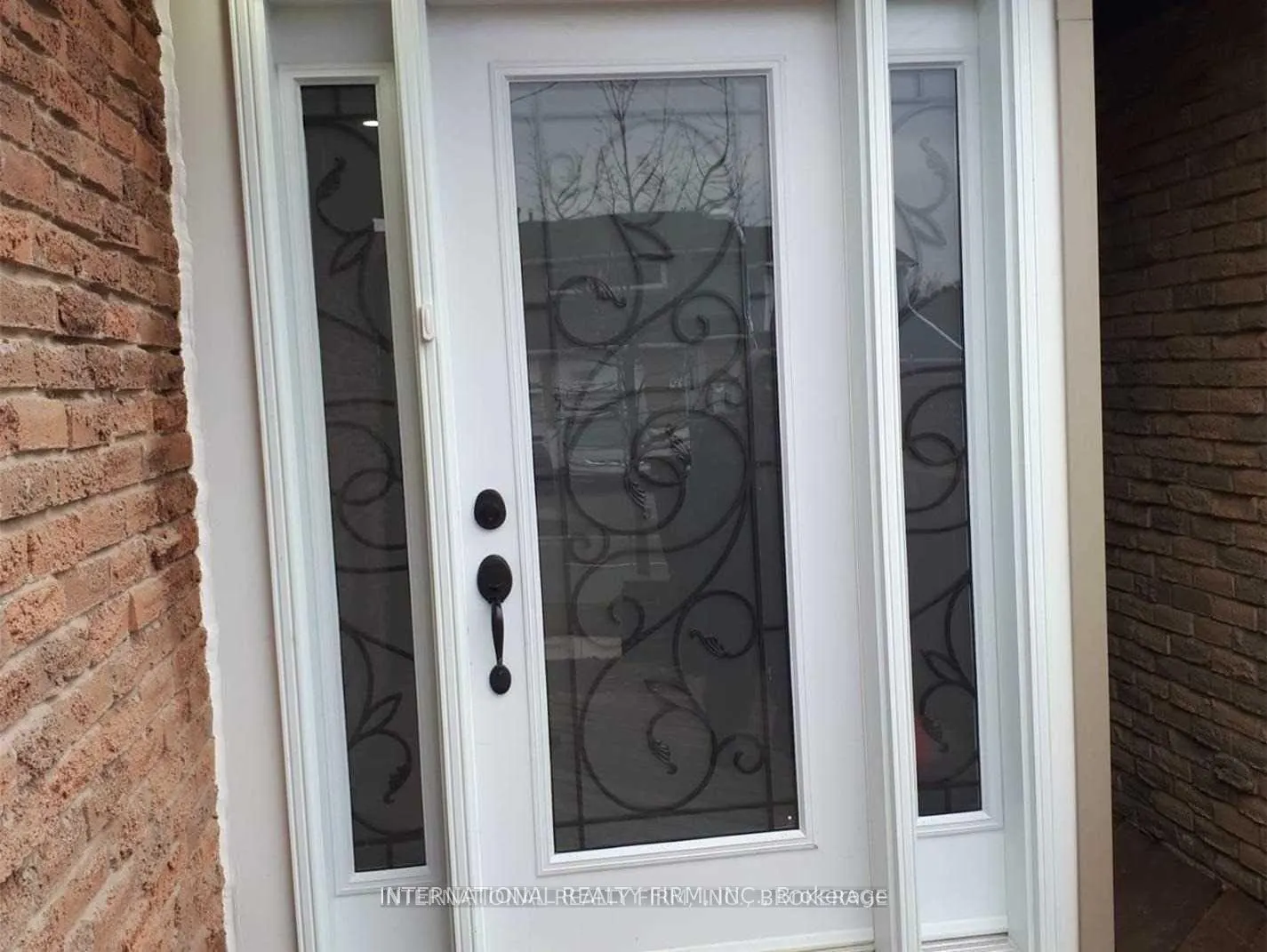 Photo 2 of Unit Lower, 116 Red River Crescent, Scarborough, Rouge — HOMEH