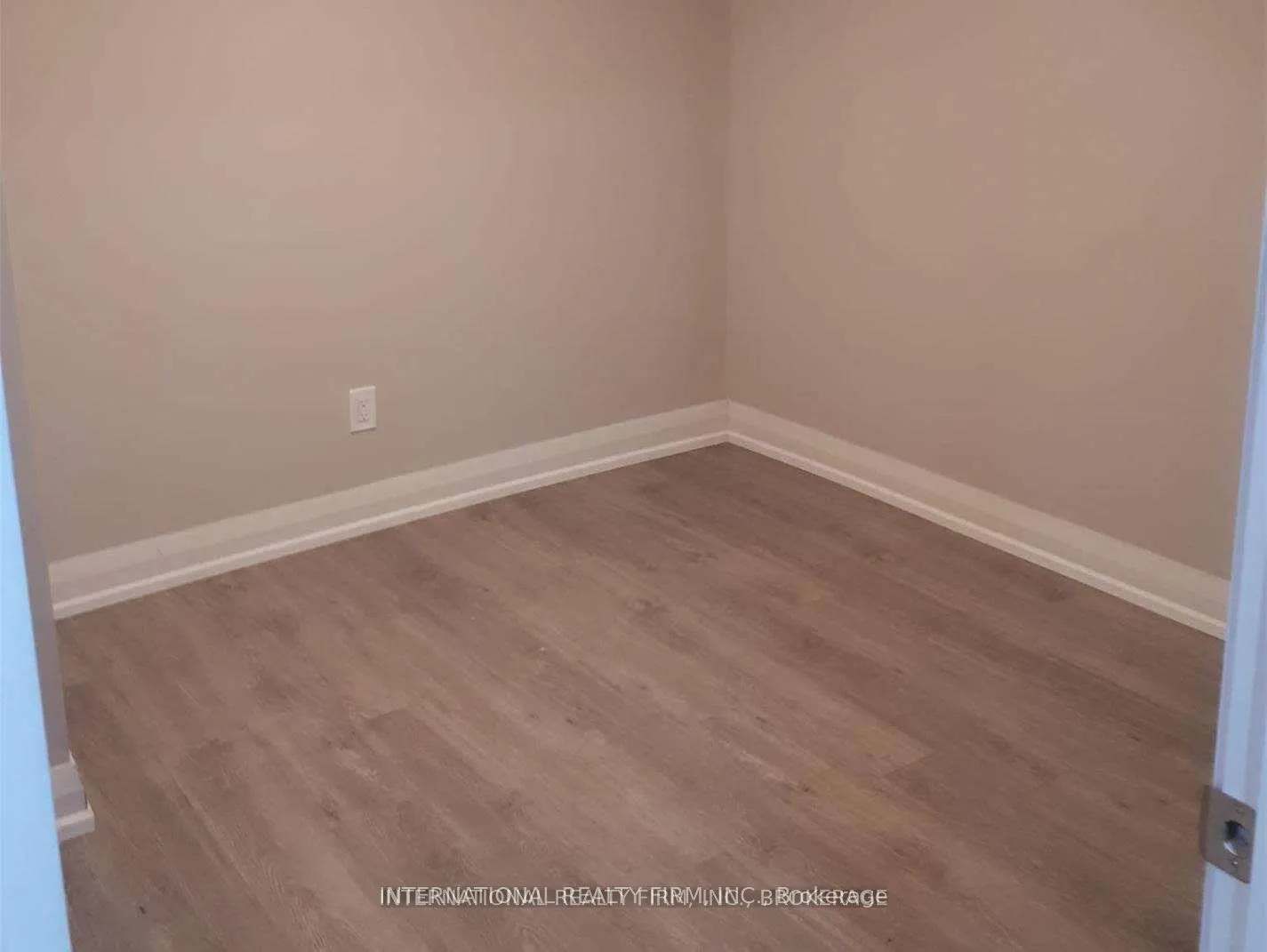 Photo 9 of Unit Lower, 116 Red River Crescent, Scarborough, Rouge — HOMEH