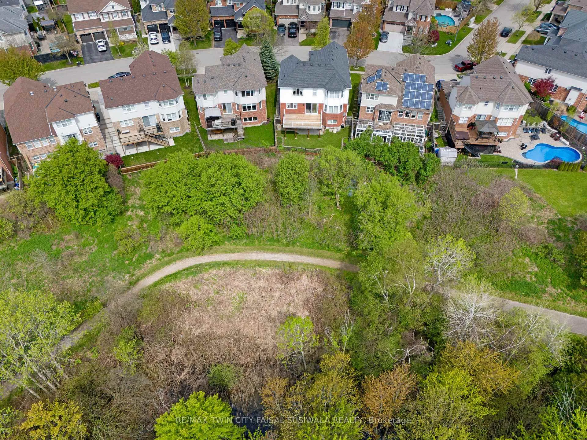 Photo 7 of 27 Glazebrook Crescent, Cambridge, Fiddlesticks — HOMEH