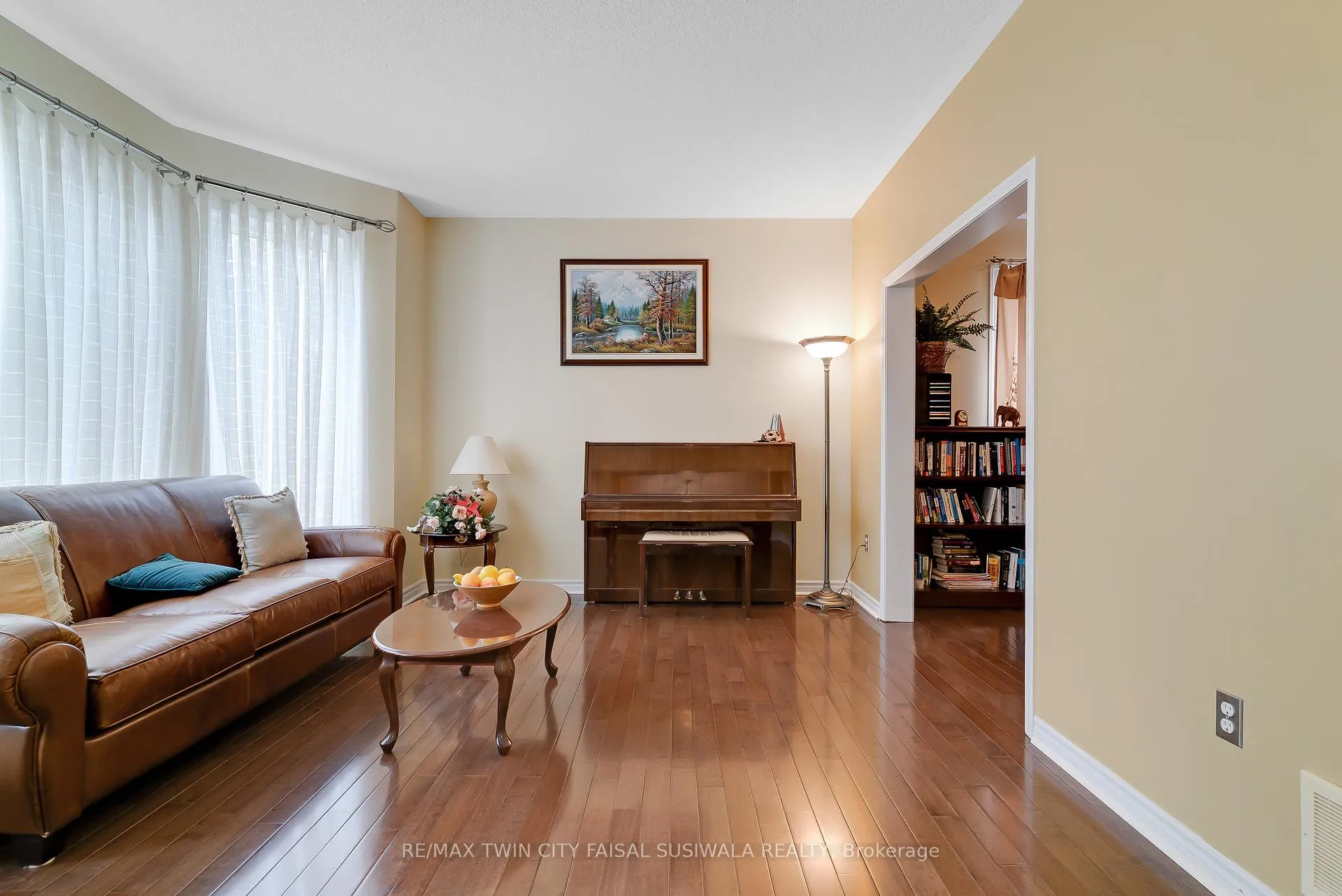 Photo 10 of 27 Glazebrook Crescent, Cambridge, Fiddlesticks — HOMEH