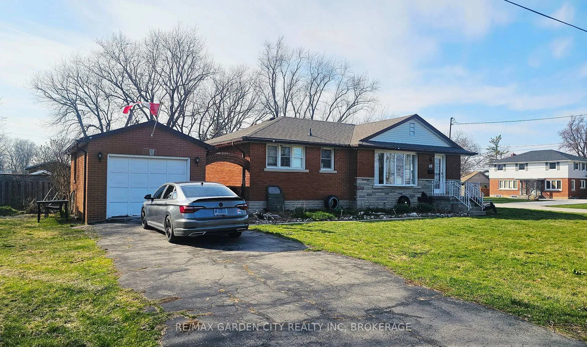 Photo 1 of 49 Whittaker Avenue, Grimsby, Grimsby Beach — HOMEH