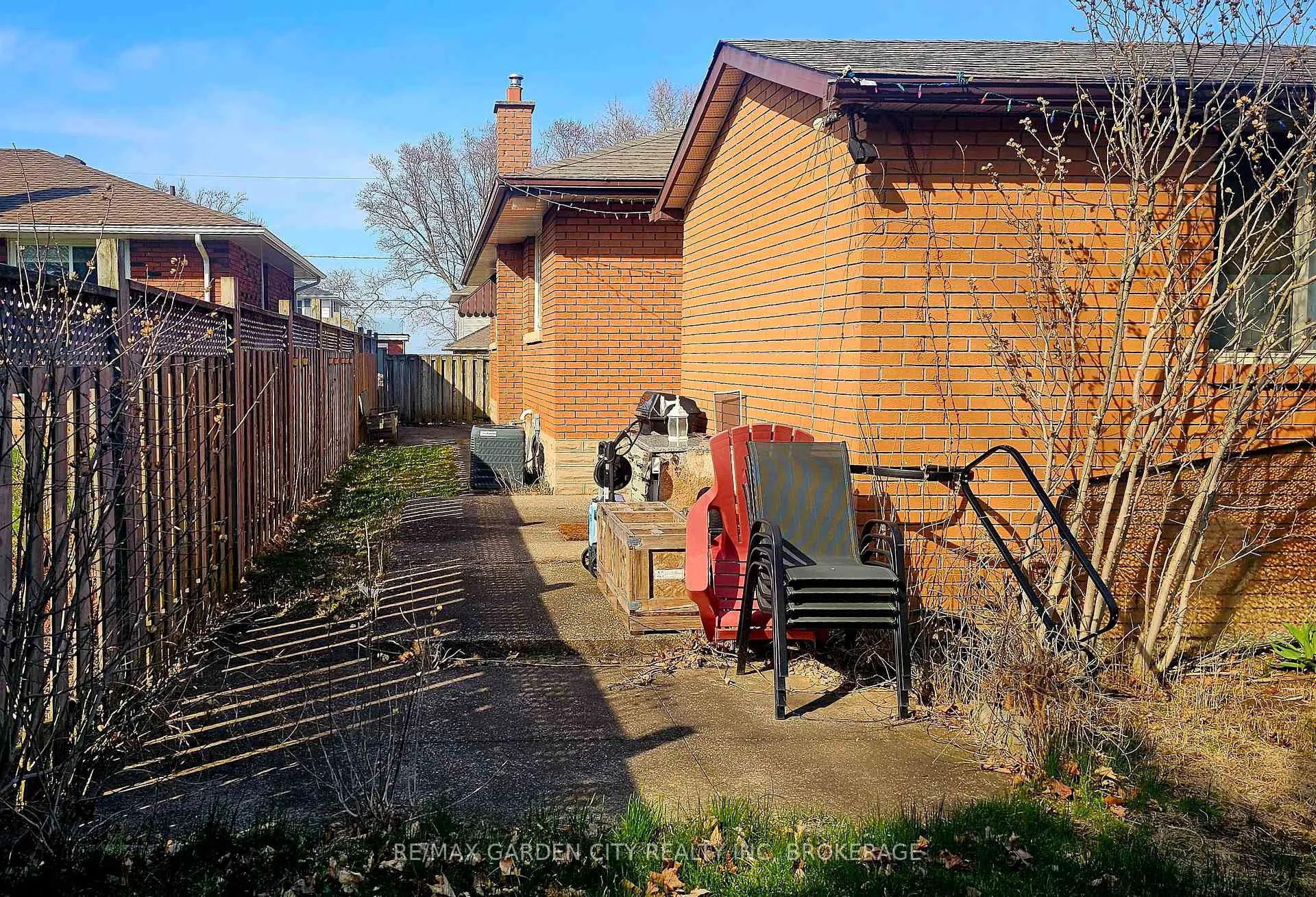 Photo 3 of 49 Whittaker Avenue, Grimsby, Grimsby Beach — HOMEH