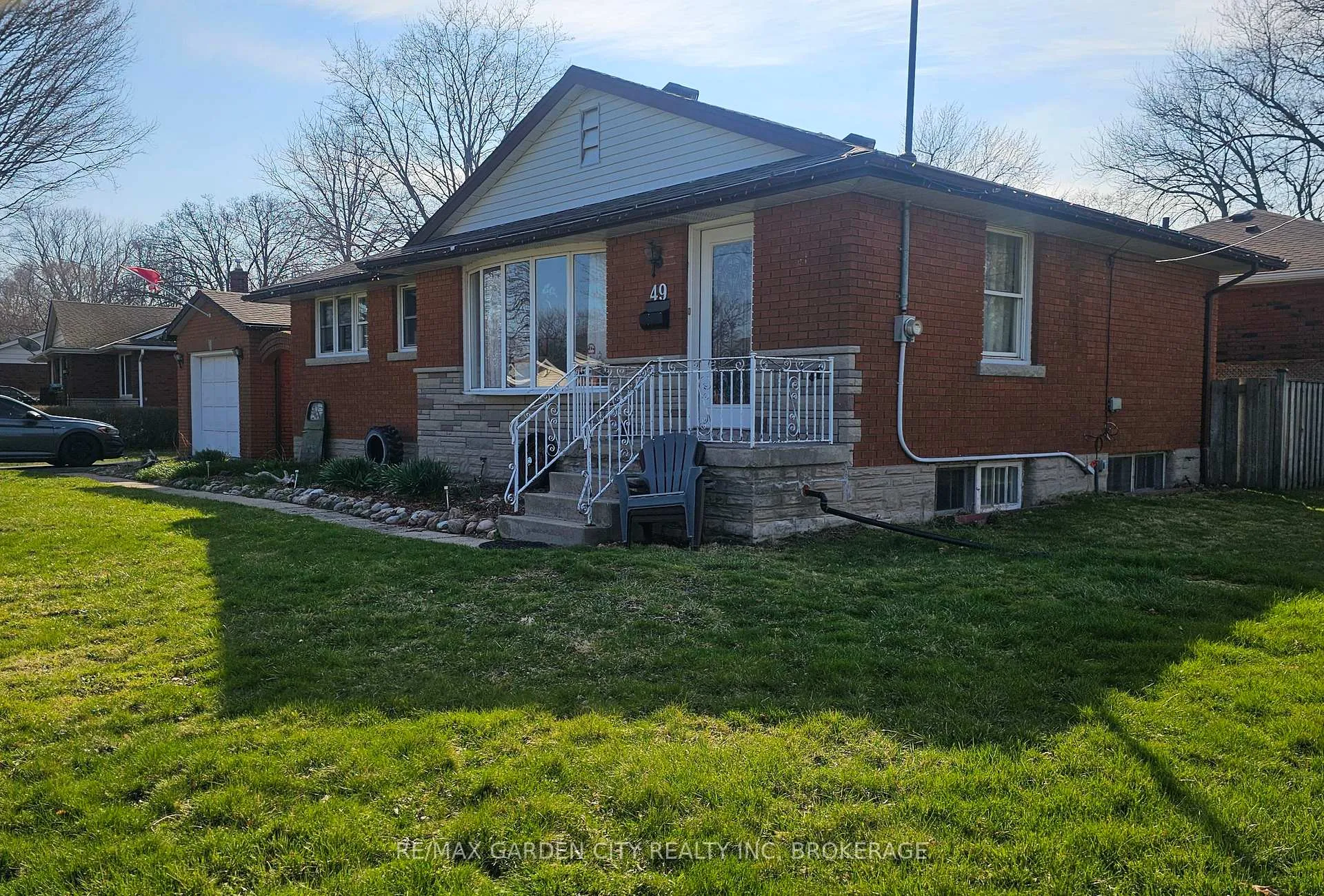 Photo 5 of 49 Whittaker Avenue, Grimsby, Grimsby Beach — HOMEH