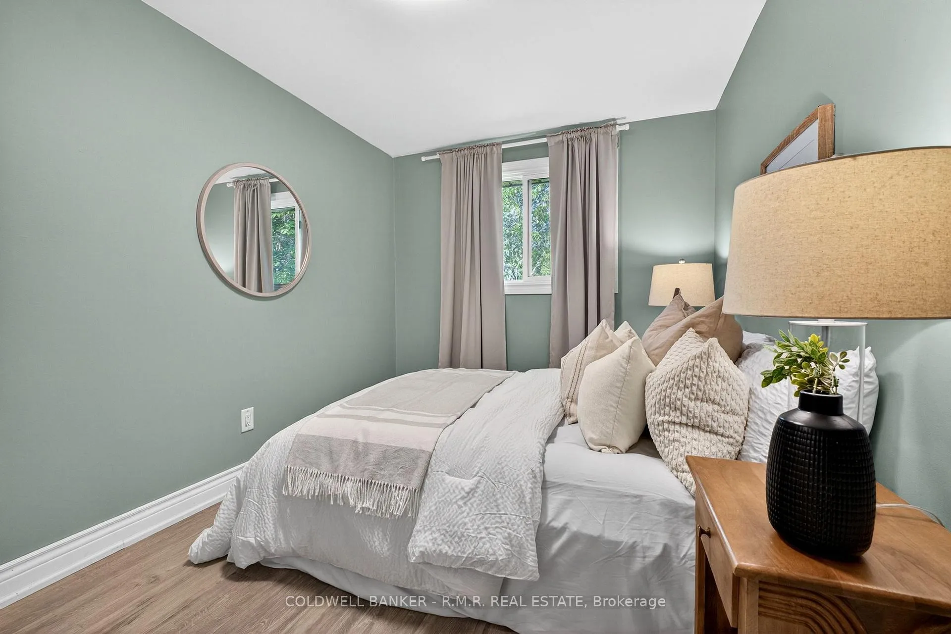 Photo 17 of 729 Downview Crescent, Oshawa, Donevan — HOMEH