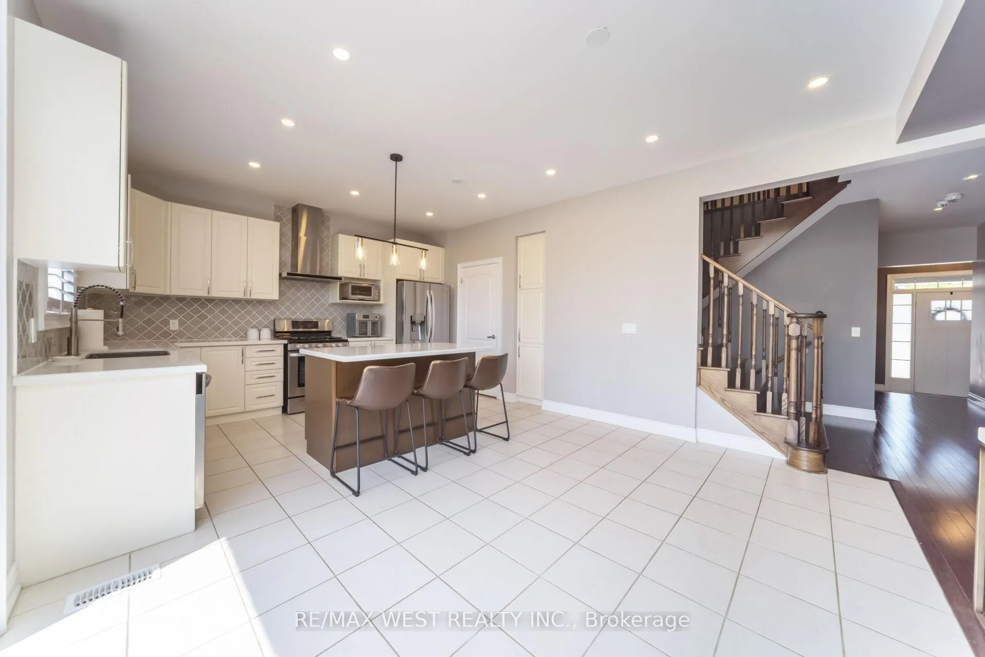 Photo 14 of 207 Symington Avenue, Oshawa, Windfields — HOMEH