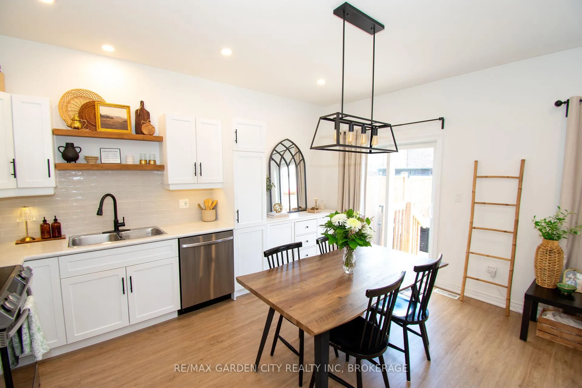 Photo 14 of 15 Lymburner Street, Pelham, Fonthill — HOMEH