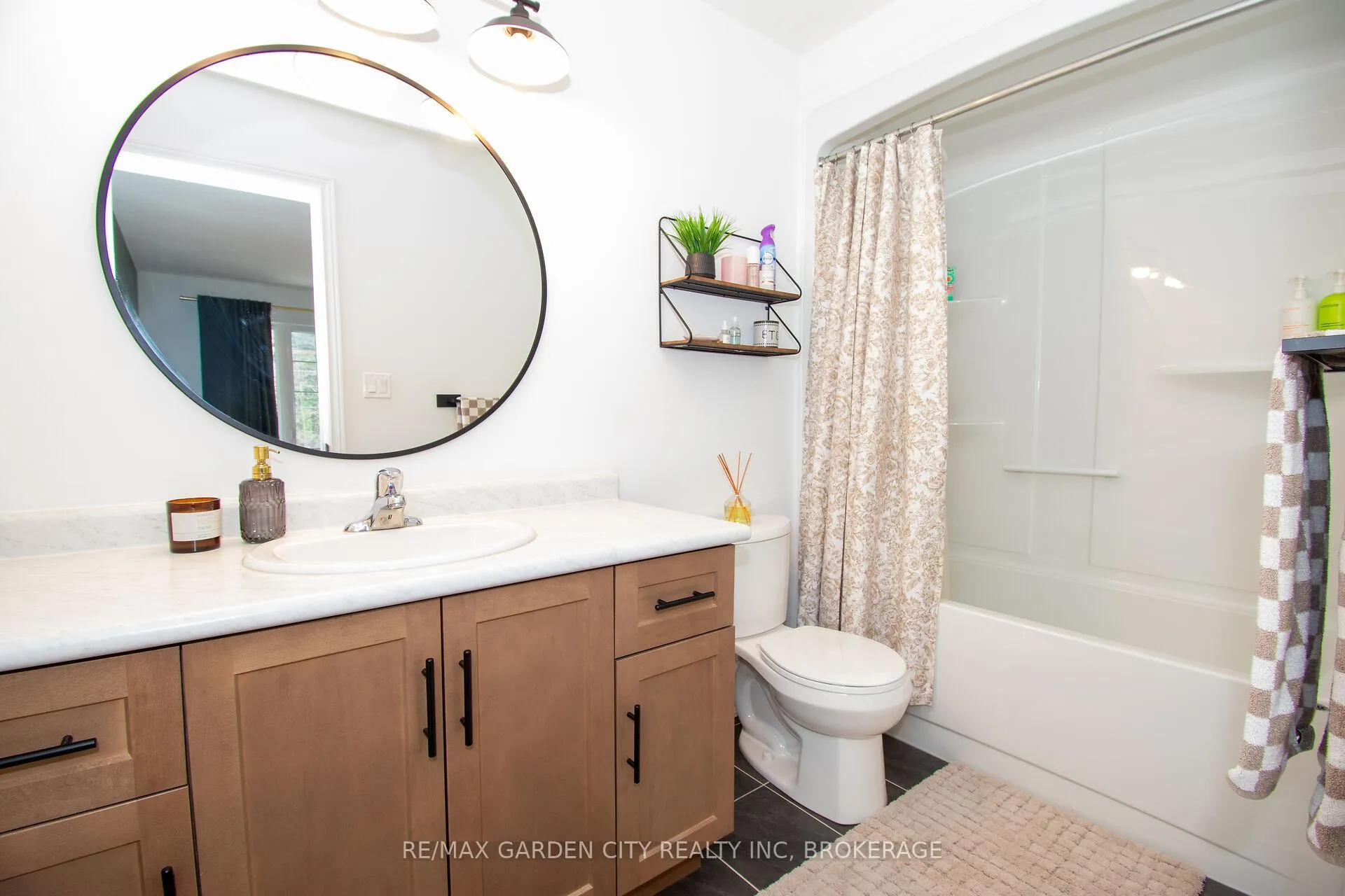 Photo 22 of 15 Lymburner Street, Pelham, Fonthill — HOMEH