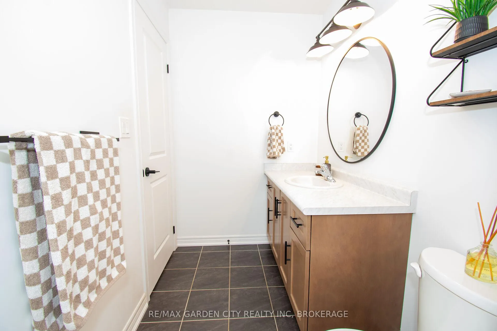 Photo 23 of 15 Lymburner Street, Pelham, Fonthill — HOMEH