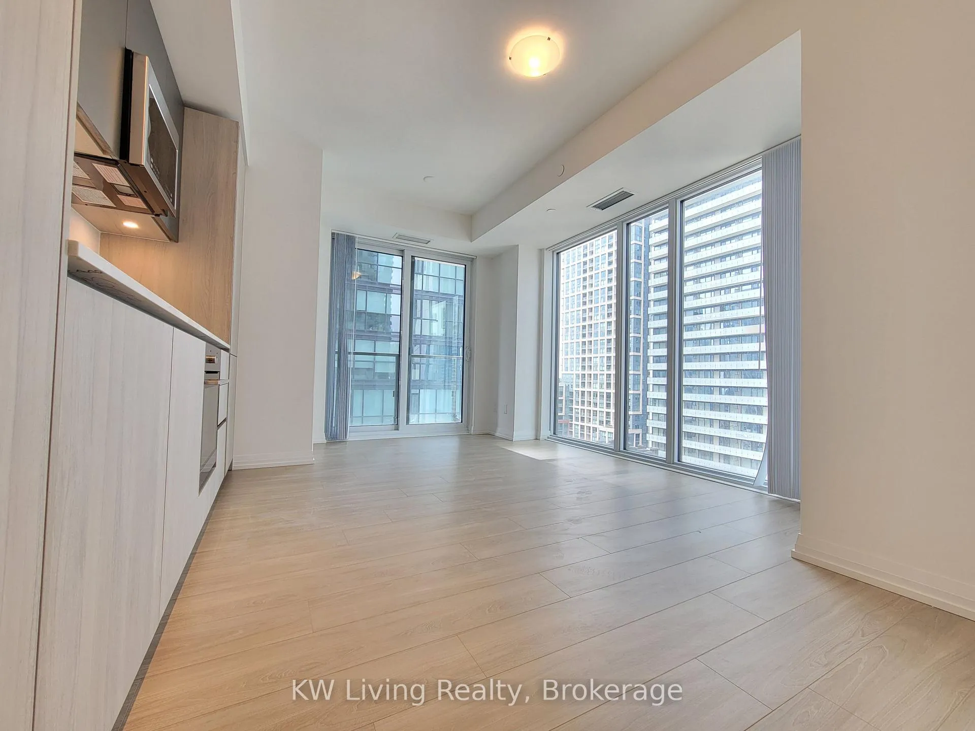 Photo 4 of Unit 2203, 8 Widmer Street, Toronto, Waterfront Communities — HOMEH