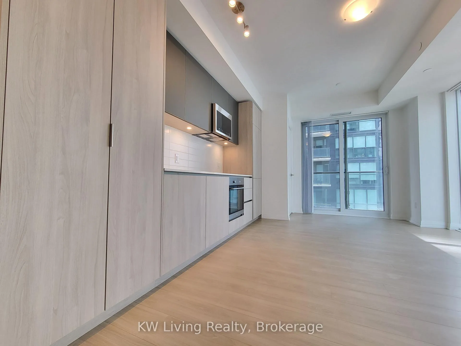 Photo 5 of Unit 2203, 8 Widmer Street, Toronto, Waterfront Communities — HOMEH