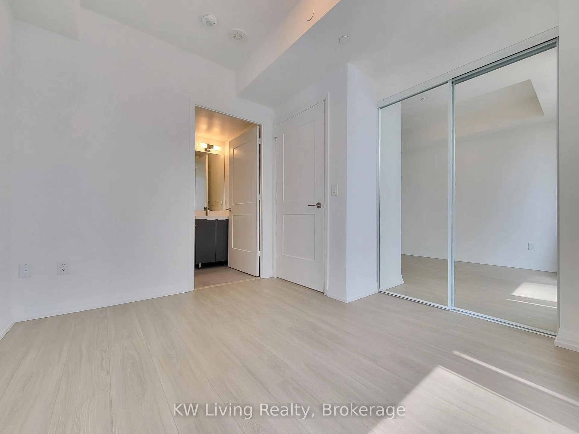 Photo 8 of Unit 2203, 8 Widmer Street, Toronto, Waterfront Communities — HOMEH