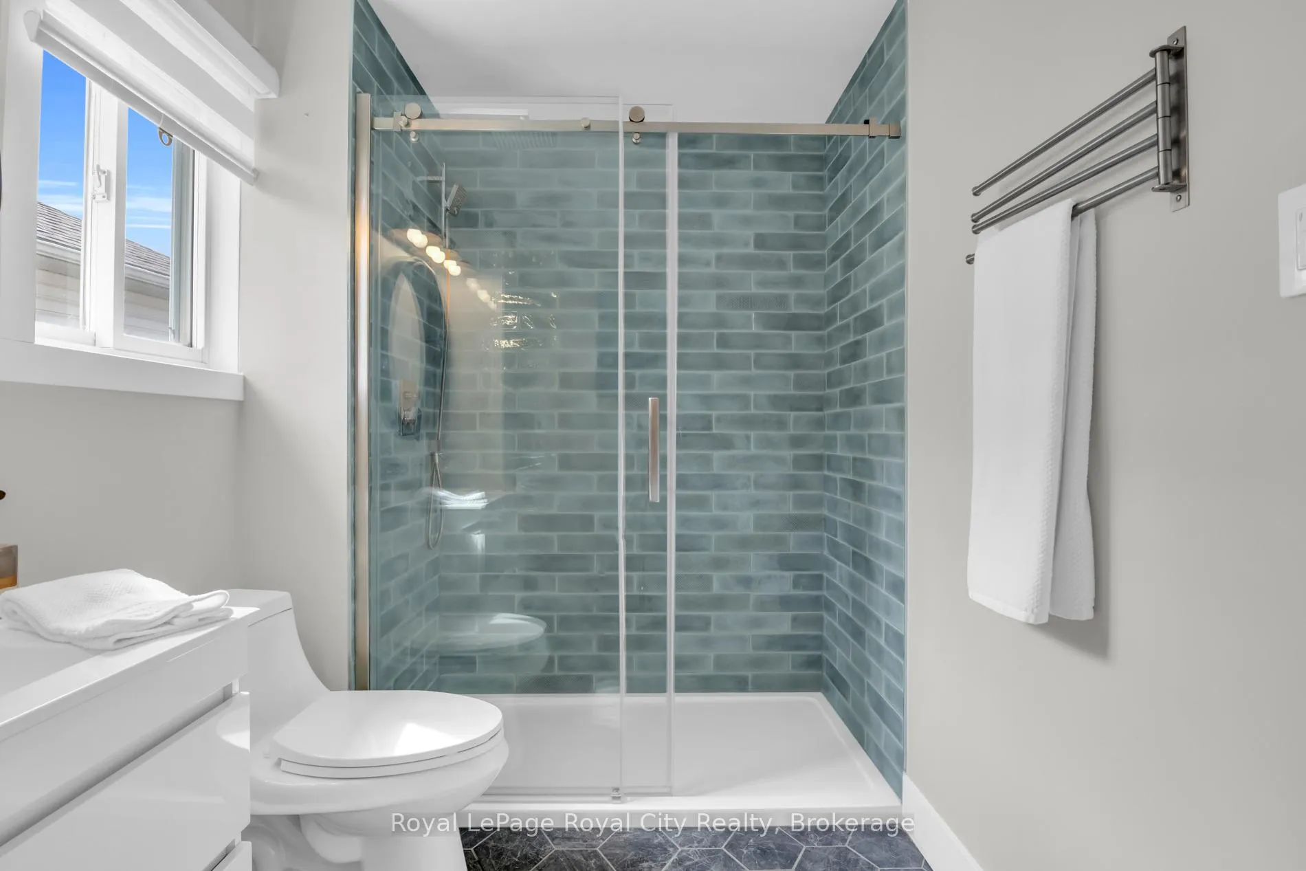 Photo 24 of 155 Stephanie Drive, Guelph, Willow West/Sugarbush/West Acres — HOMEH
