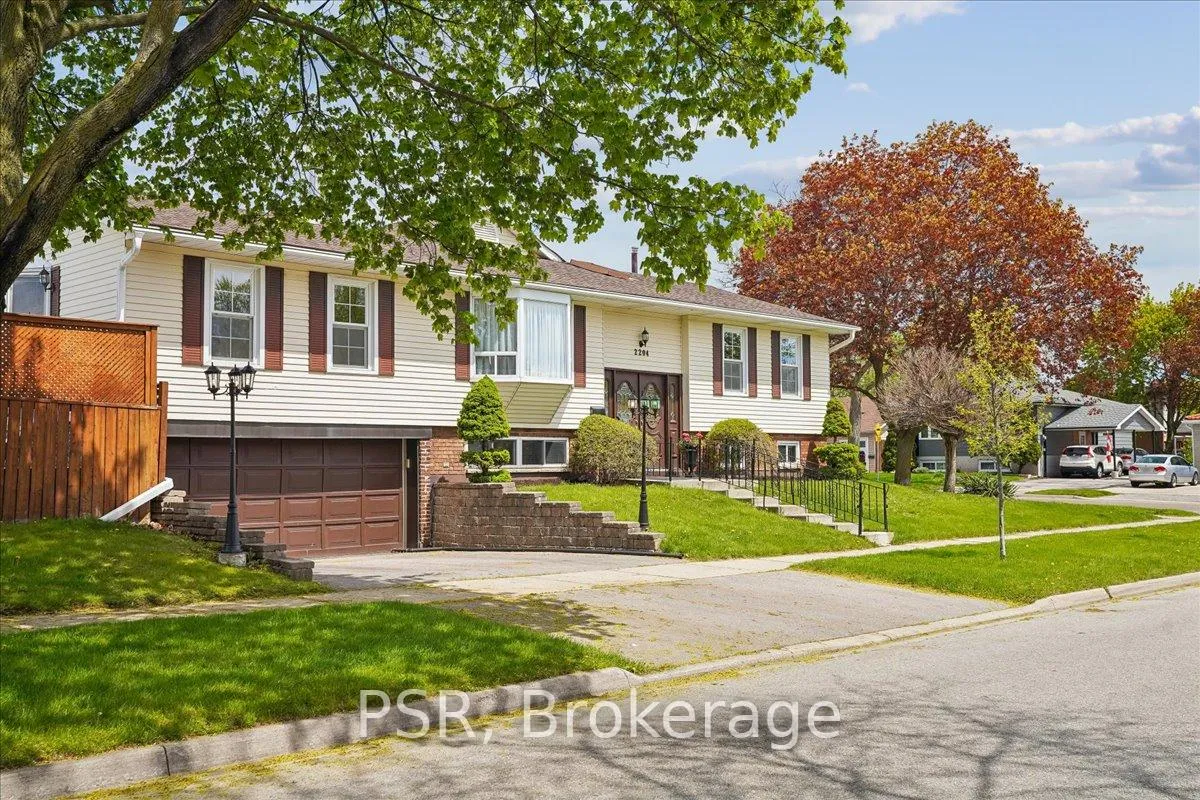 Photo 2 of 2204 Cartier Crescent, Burlington, Brant Hills — HOMEH