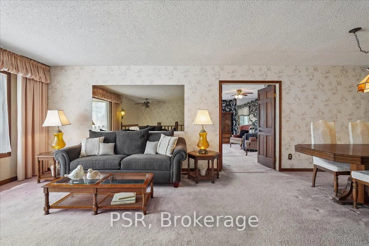 Photo 4 of 2204 Cartier Crescent, Burlington, Brant Hills — HOMEH
