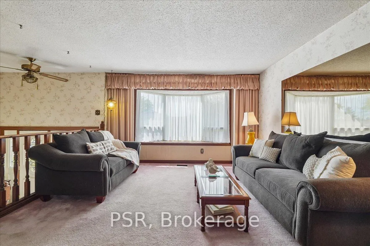 Photo 5 of 2204 Cartier Crescent, Burlington, Brant Hills — HOMEH