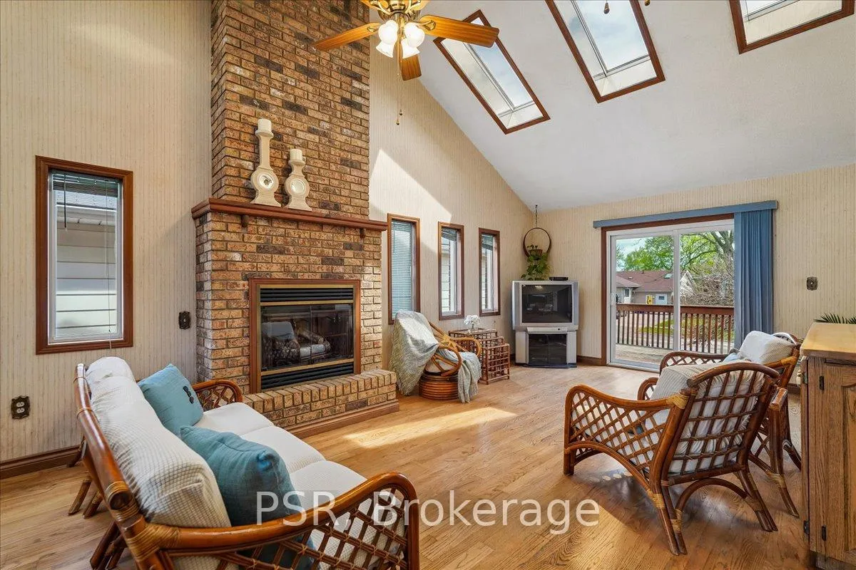 Photo 11 of 2204 Cartier Crescent, Burlington, Brant Hills — HOMEH