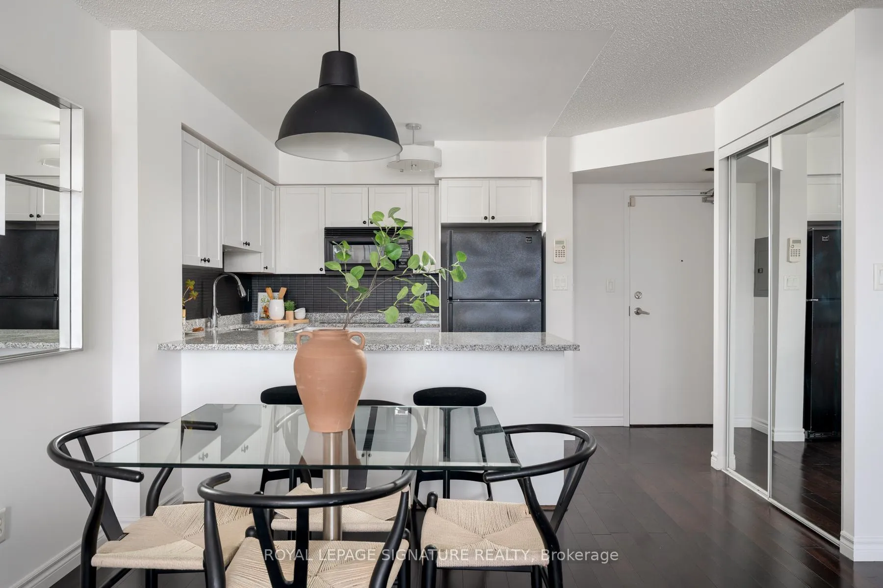 Photo 10 of Unit 621, 1000 King Street W, Toronto, Niagara — HOMEH