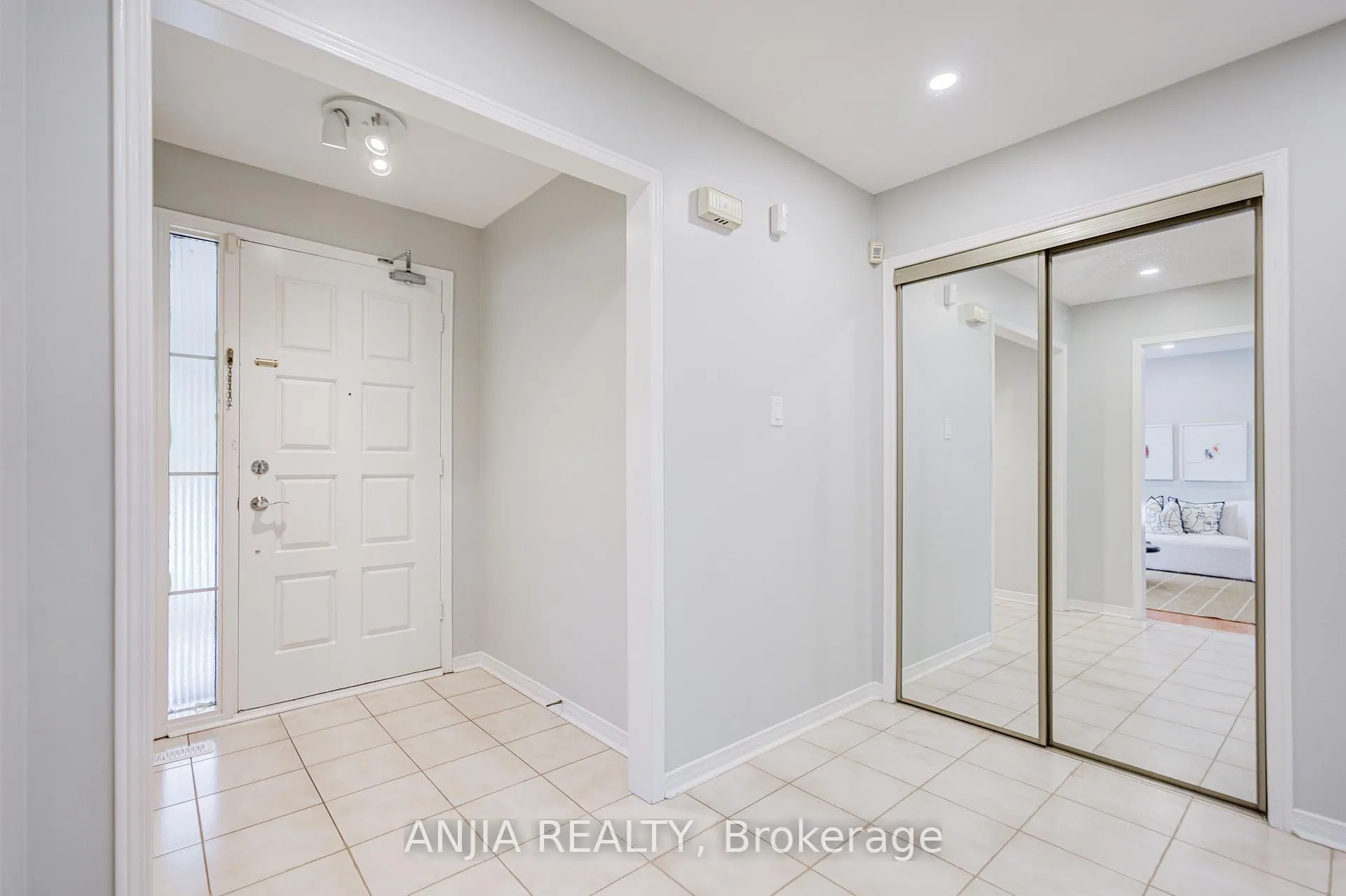 Photo 4 of 90 Olivewood Drive, Markham, Middlefield — HOMEH