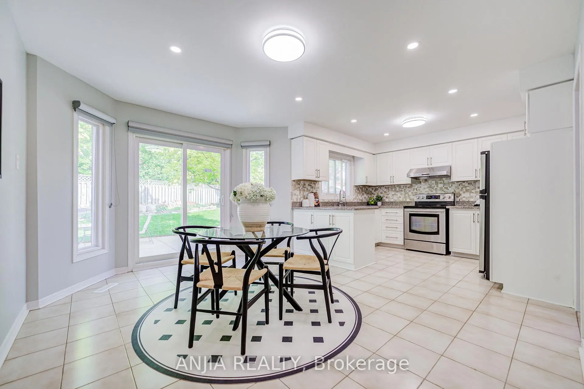 Photo 12 of 90 Olivewood Drive, Markham, Middlefield — HOMEH