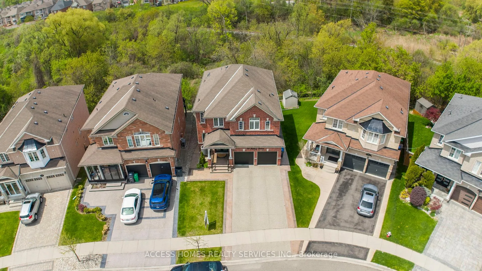 Photo 3 of 14 Fahey Drive, Brampton, Bram West — HOMEH