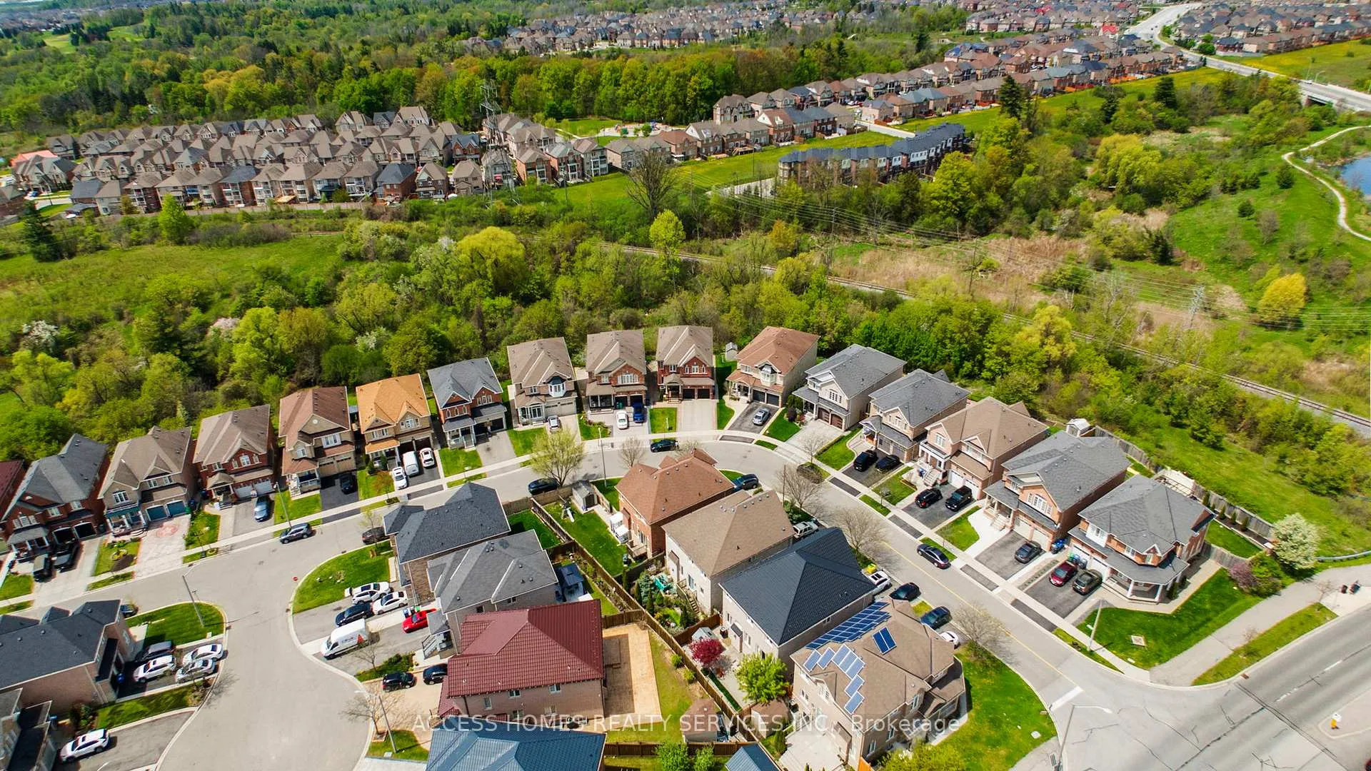 Photo 4 of 14 Fahey Drive, Brampton, Bram West — HOMEH