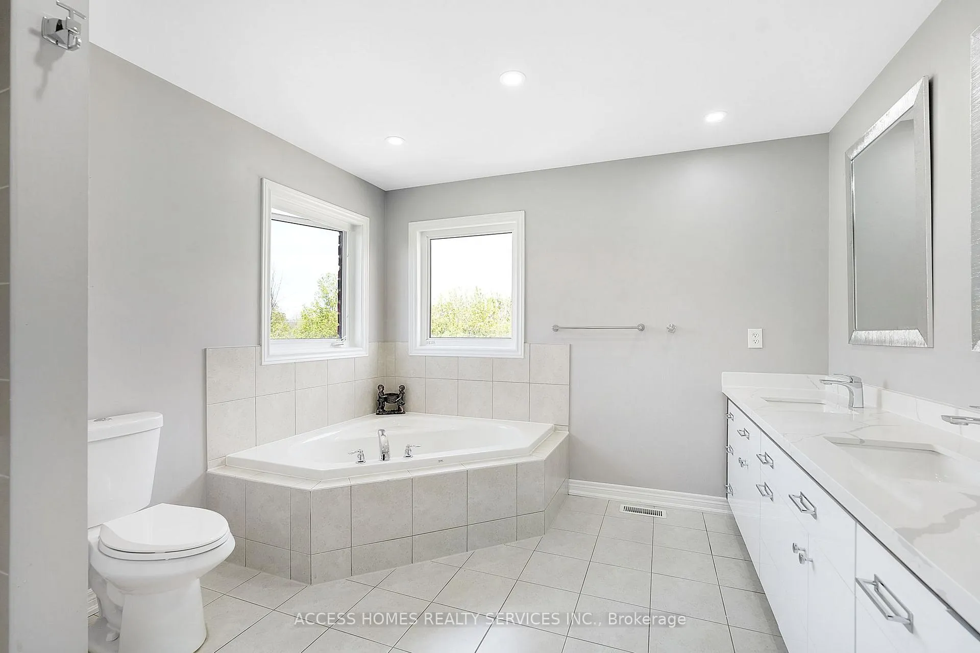 Photo 31 of 14 Fahey Drive, Brampton, Bram West — HOMEH