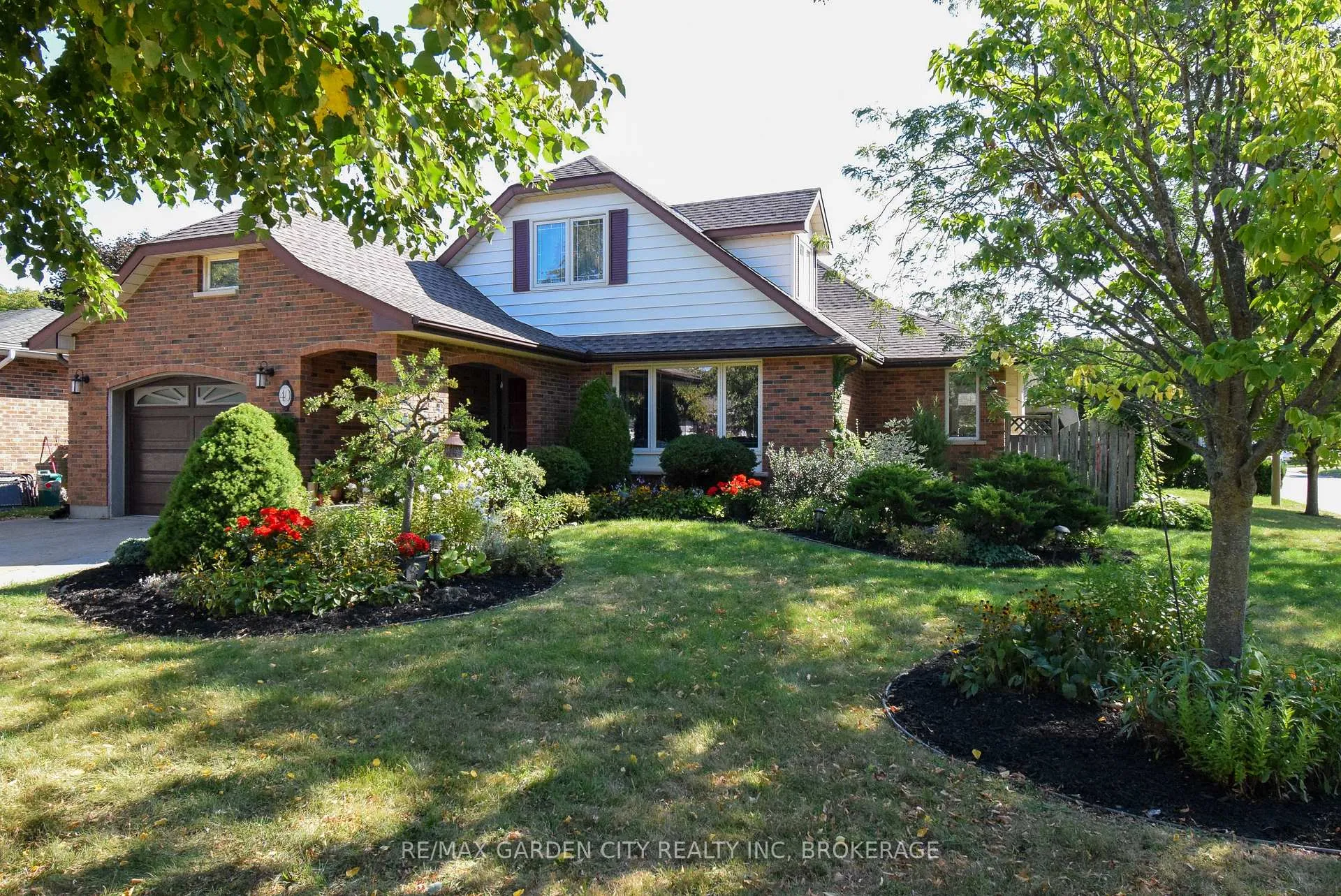 Photo 1 of 40 Belair Drive, St. Catharines, Port Dalhousie — HOMEH