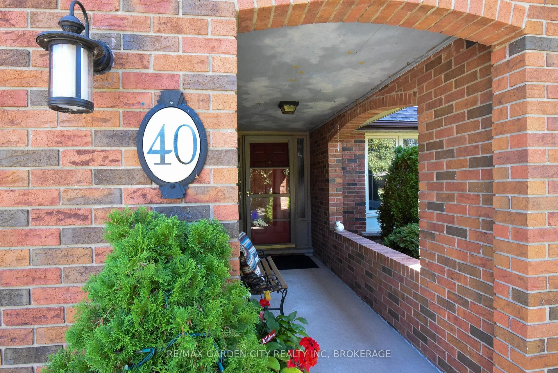 Photo 5 of 40 Belair Drive, St. Catharines, Port Dalhousie — HOMEH