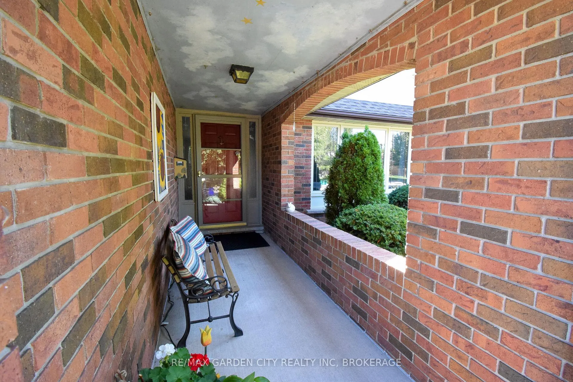 Photo 6 of 40 Belair Drive, St. Catharines, Port Dalhousie — HOMEH