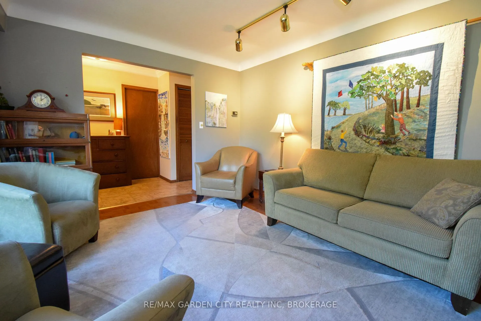 Photo 11 of 40 Belair Drive, St. Catharines, Port Dalhousie — HOMEH