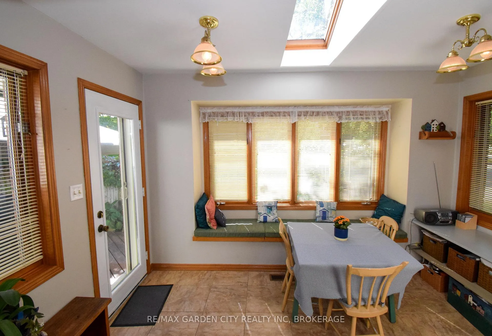 Photo 18 of 40 Belair Drive, St. Catharines, Port Dalhousie — HOMEH