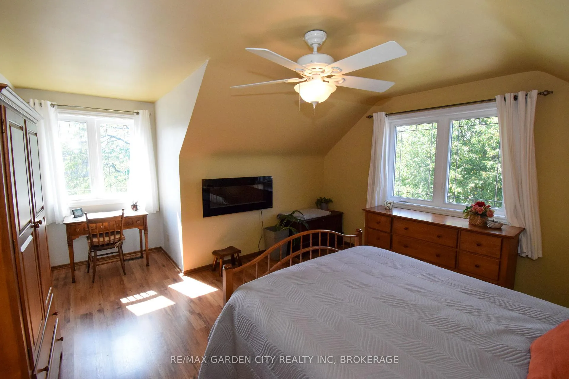 Photo 21 of 40 Belair Drive, St. Catharines, Port Dalhousie — HOMEH