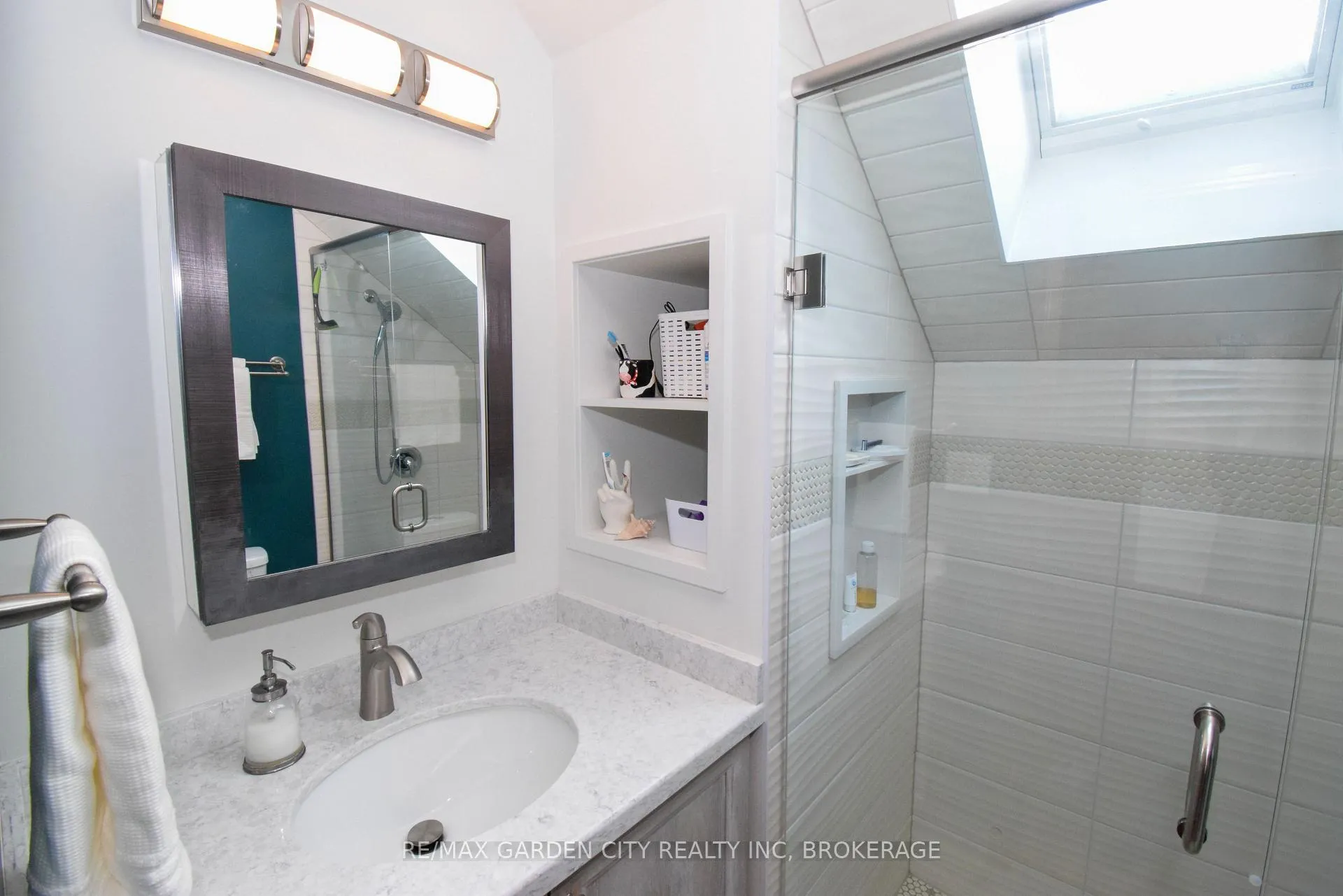 Photo 22 of 40 Belair Drive, St. Catharines, Port Dalhousie — HOMEH