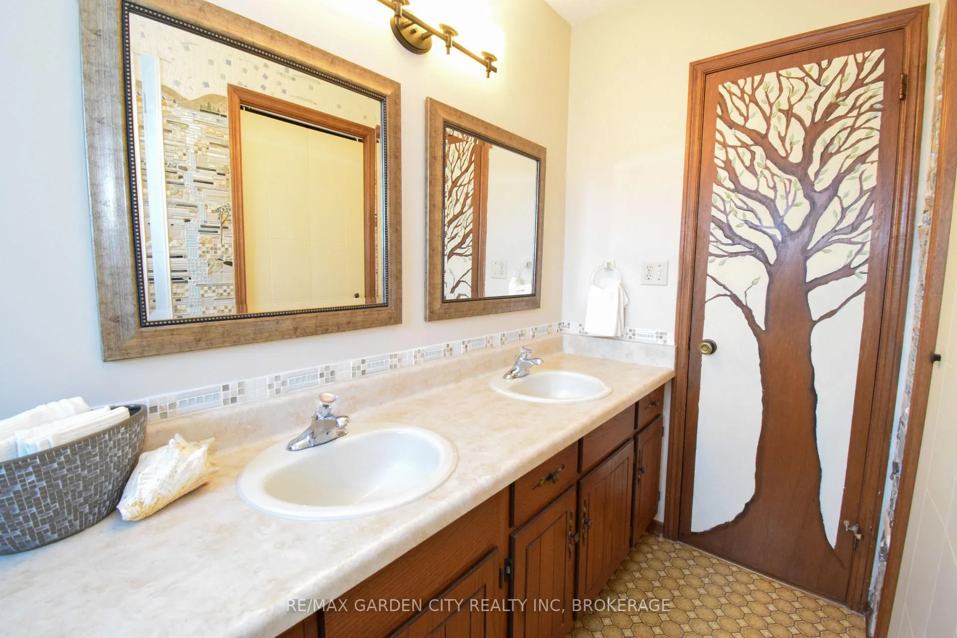 Photo 25 of 40 Belair Drive, St. Catharines, Port Dalhousie — HOMEH