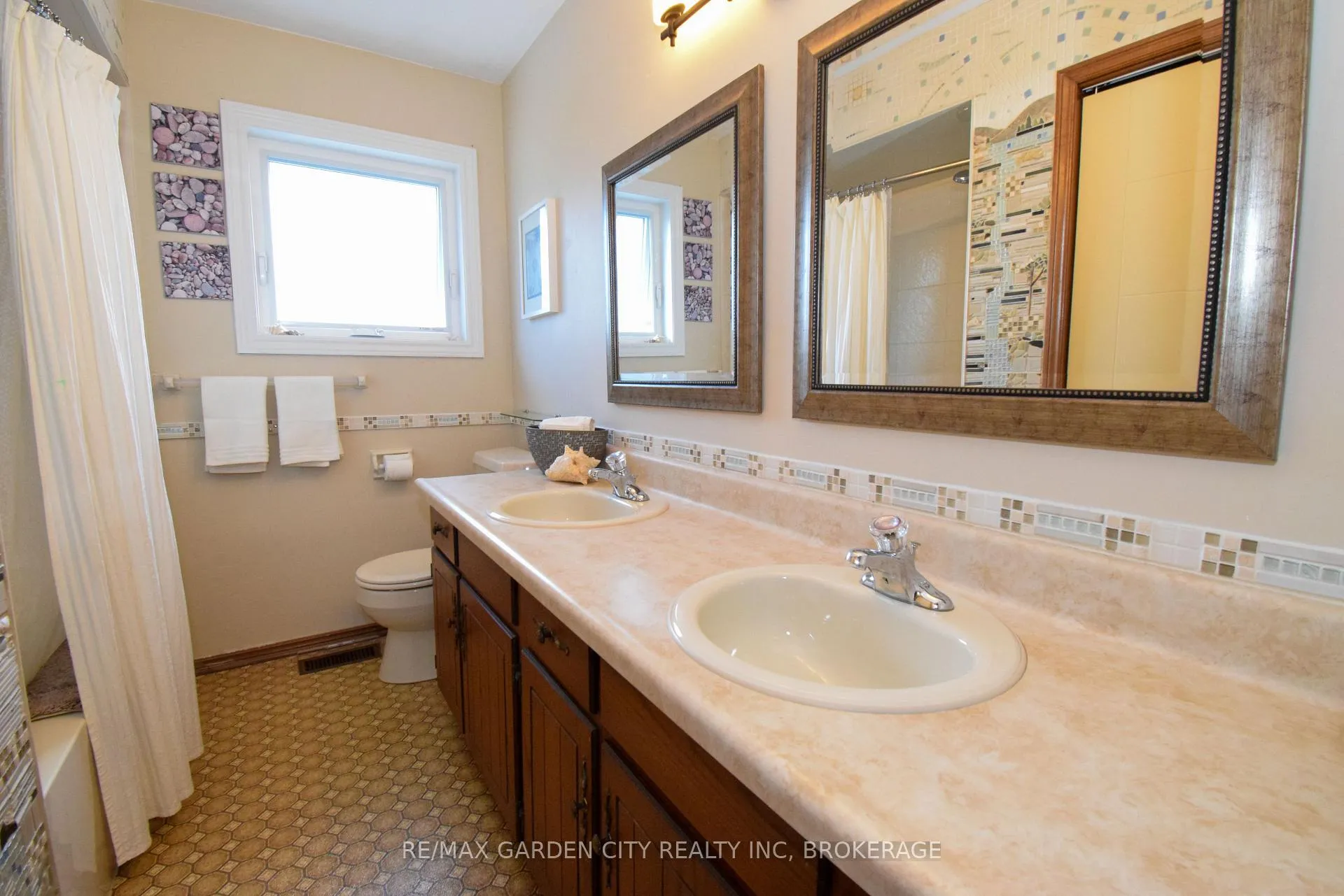 Photo 26 of 40 Belair Drive, St. Catharines, Port Dalhousie — HOMEH