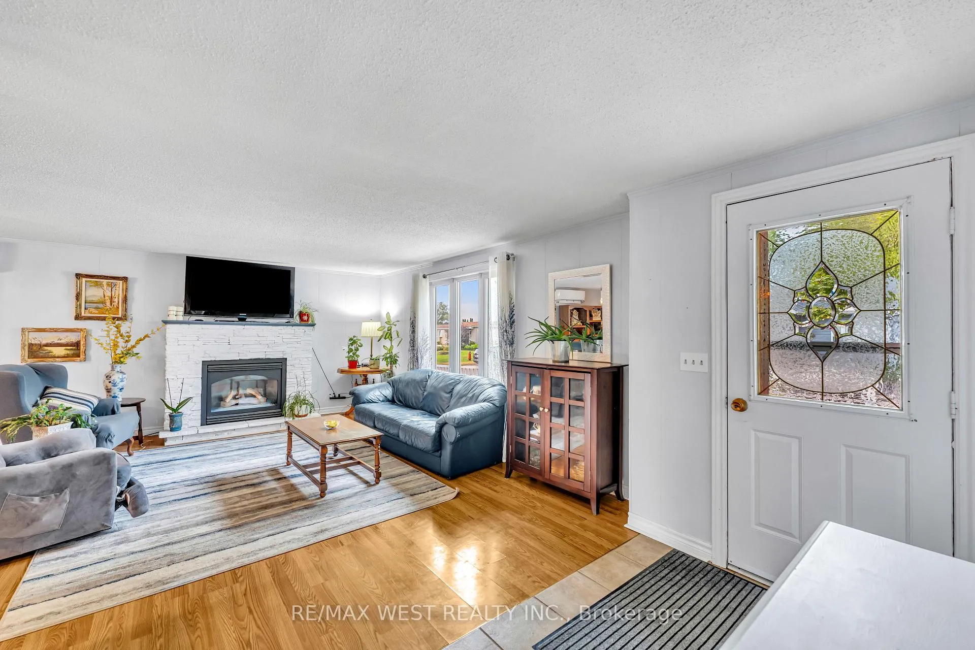 Photo 2 of 16 Wheelhouse Drive, Clarington, Bowmanville — HOMEH