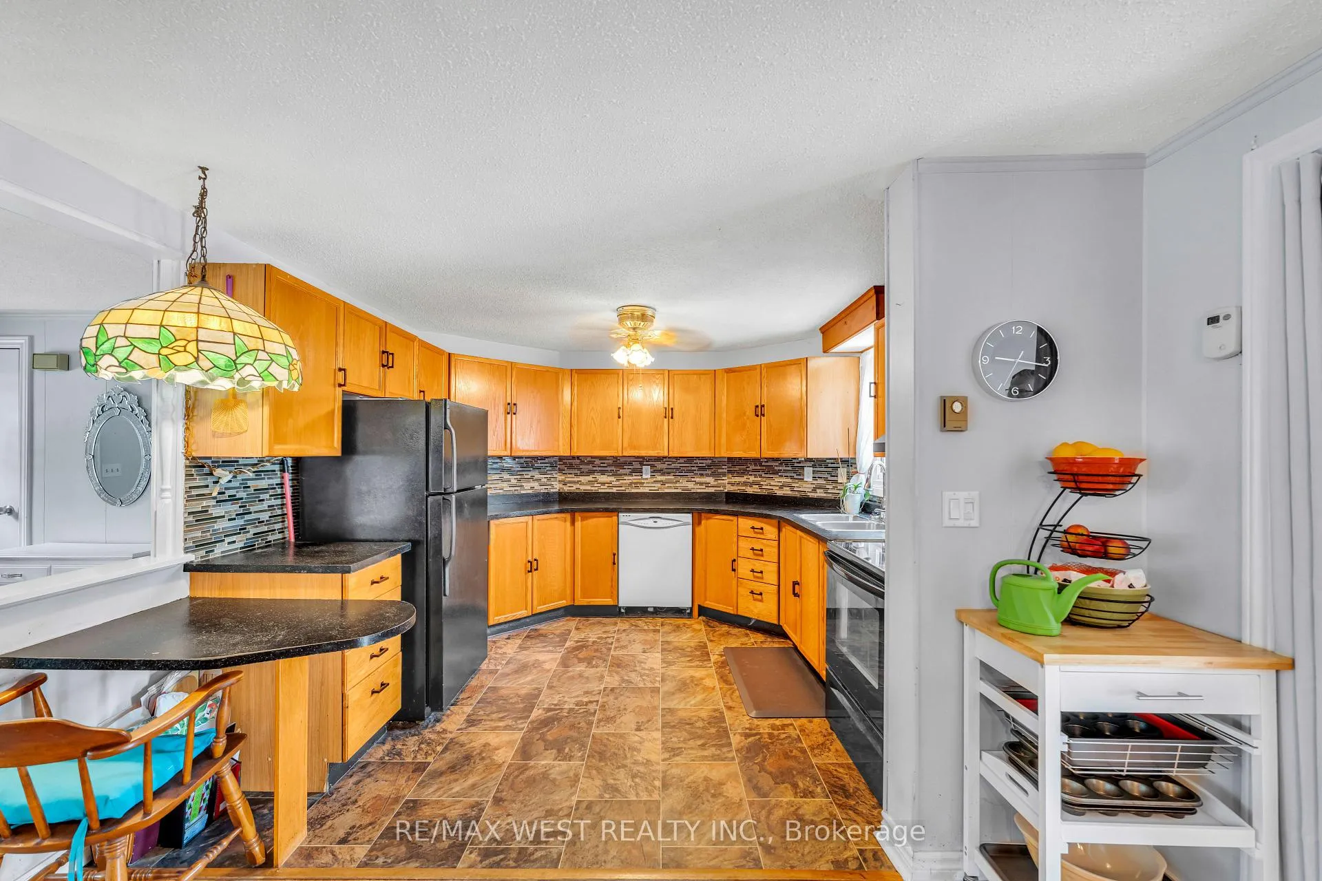 Photo 3 of 16 Wheelhouse Drive, Clarington, Bowmanville — HOMEH