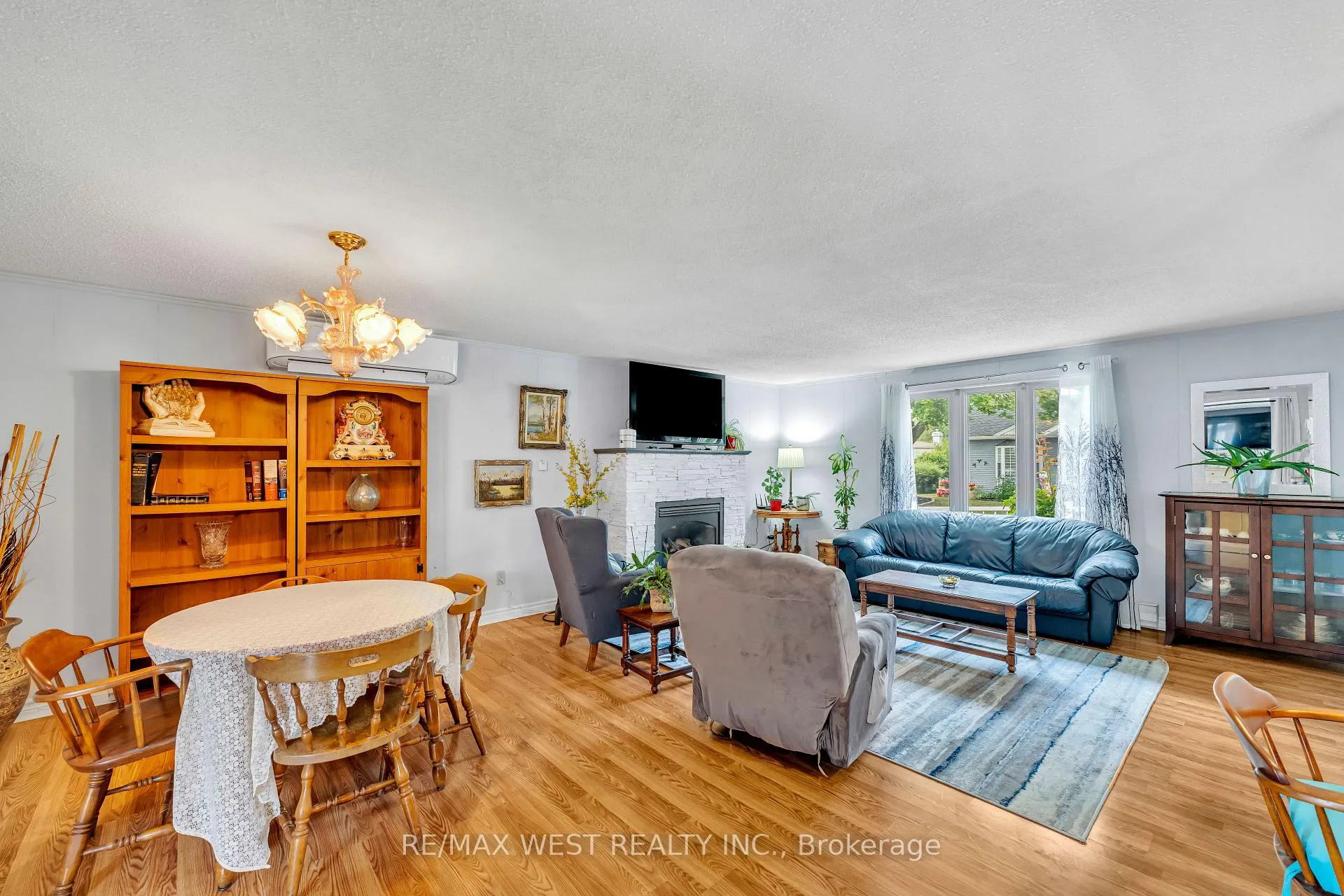 Photo 4 of 16 Wheelhouse Drive, Clarington, Bowmanville — HOMEH