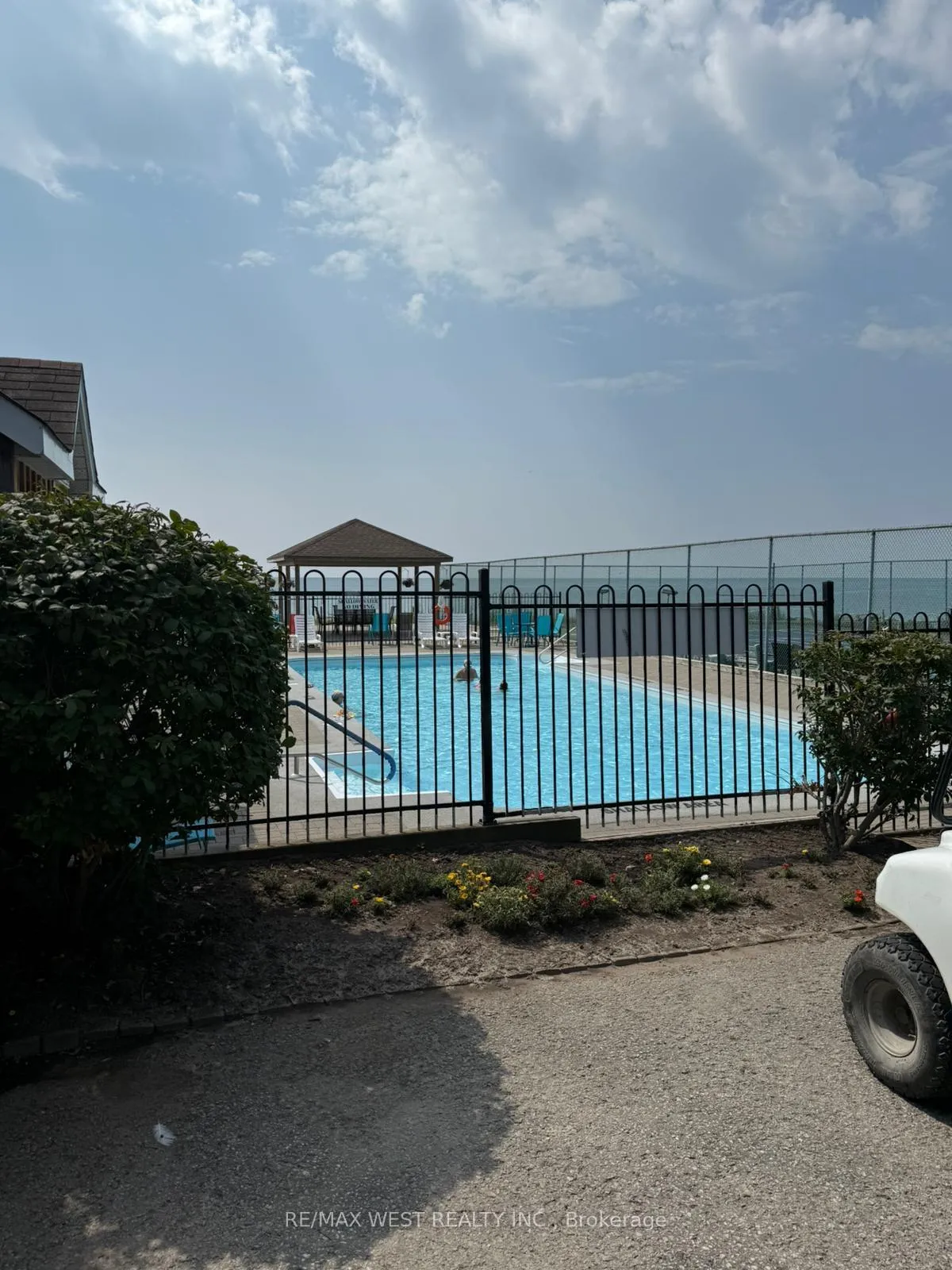 Photo 11 of 16 Wheelhouse Drive, Clarington, Bowmanville — HOMEH
