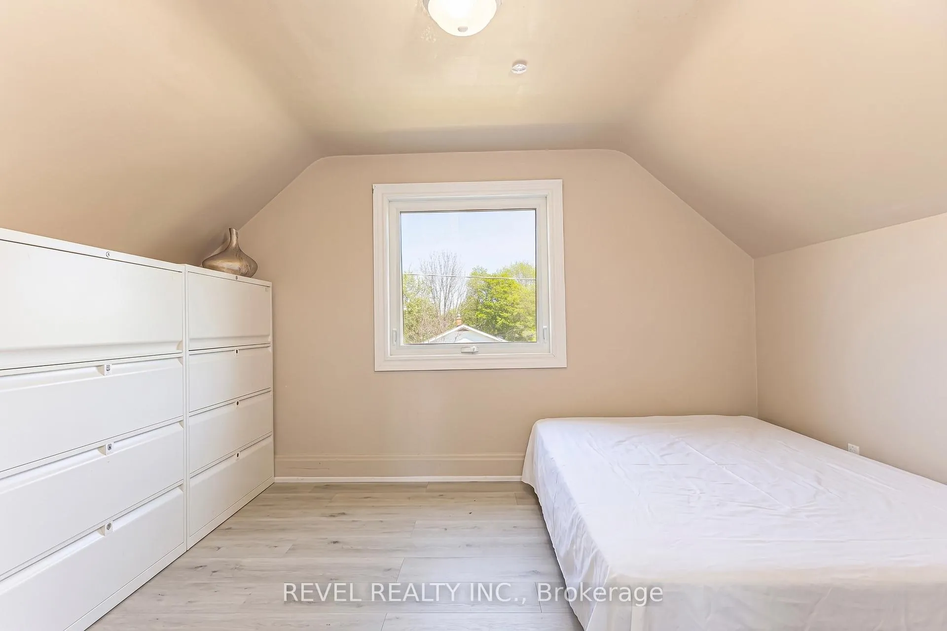 Photo 15 of 241 Annis Street, Oshawa, Lakeview — HOMEH